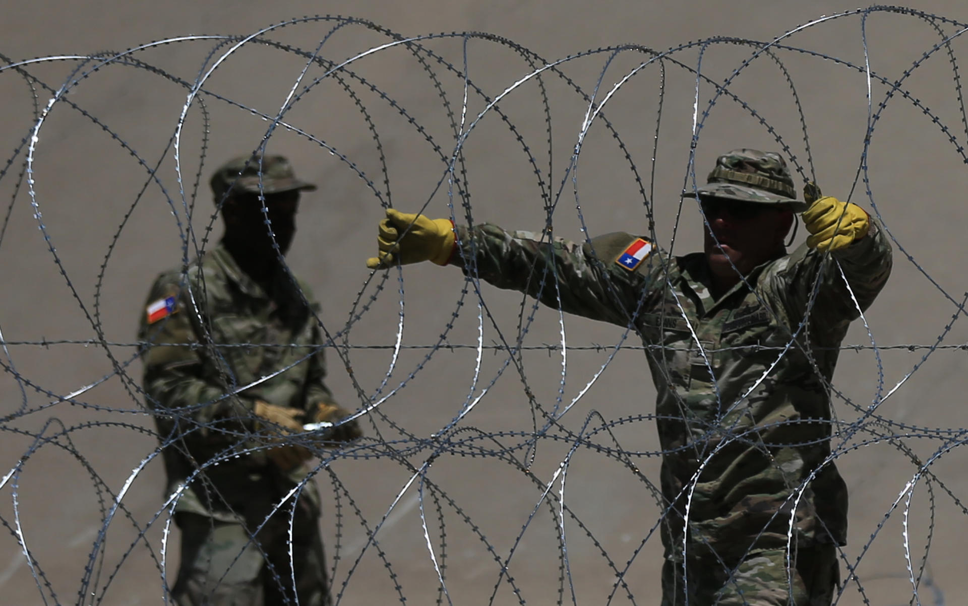 El Supremo avala retirar el alambre de púas que Texas colocó en la frontera con México