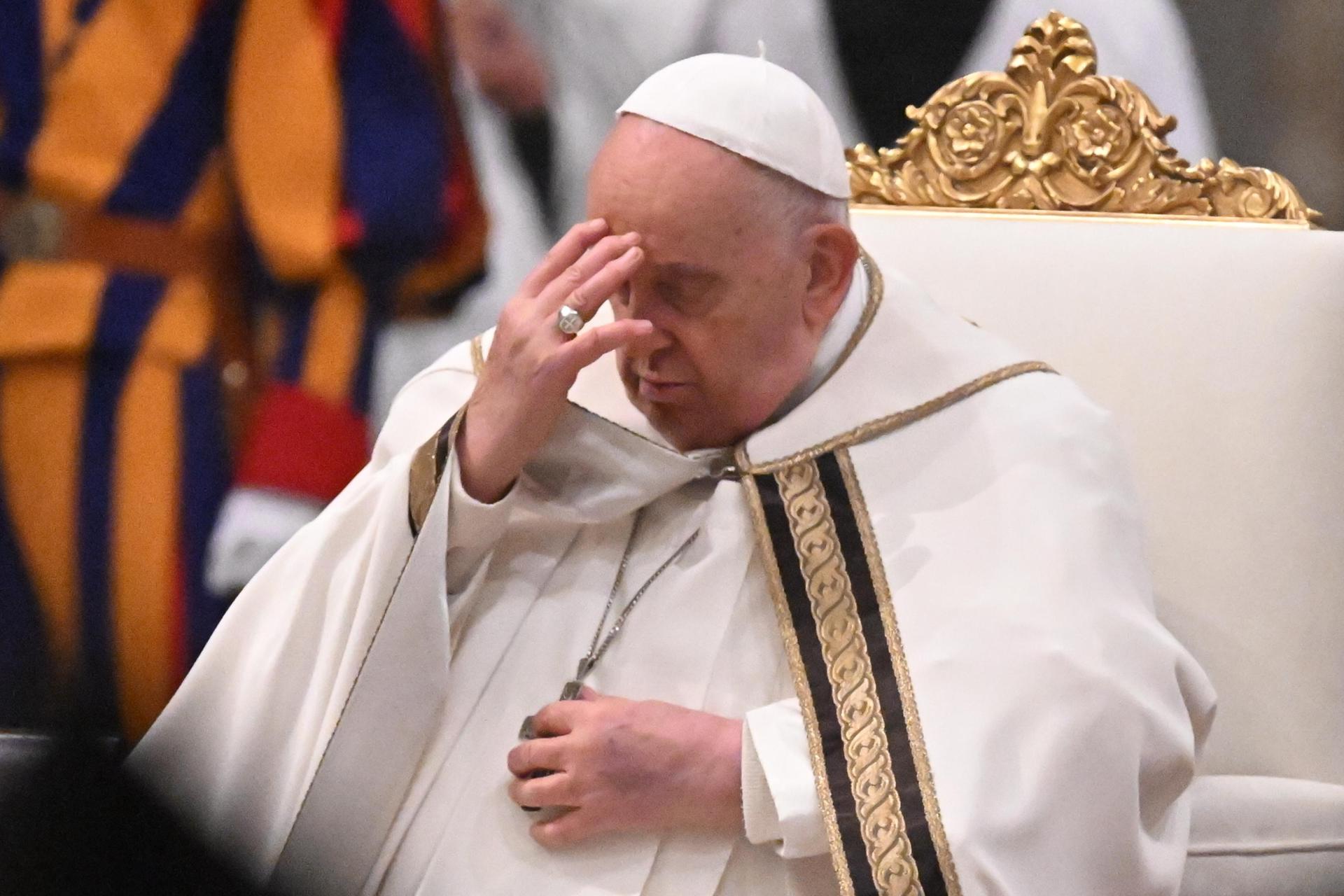 El papa pide seguir rezando por el fin de las guerras en misa en basílica de San Pablo
