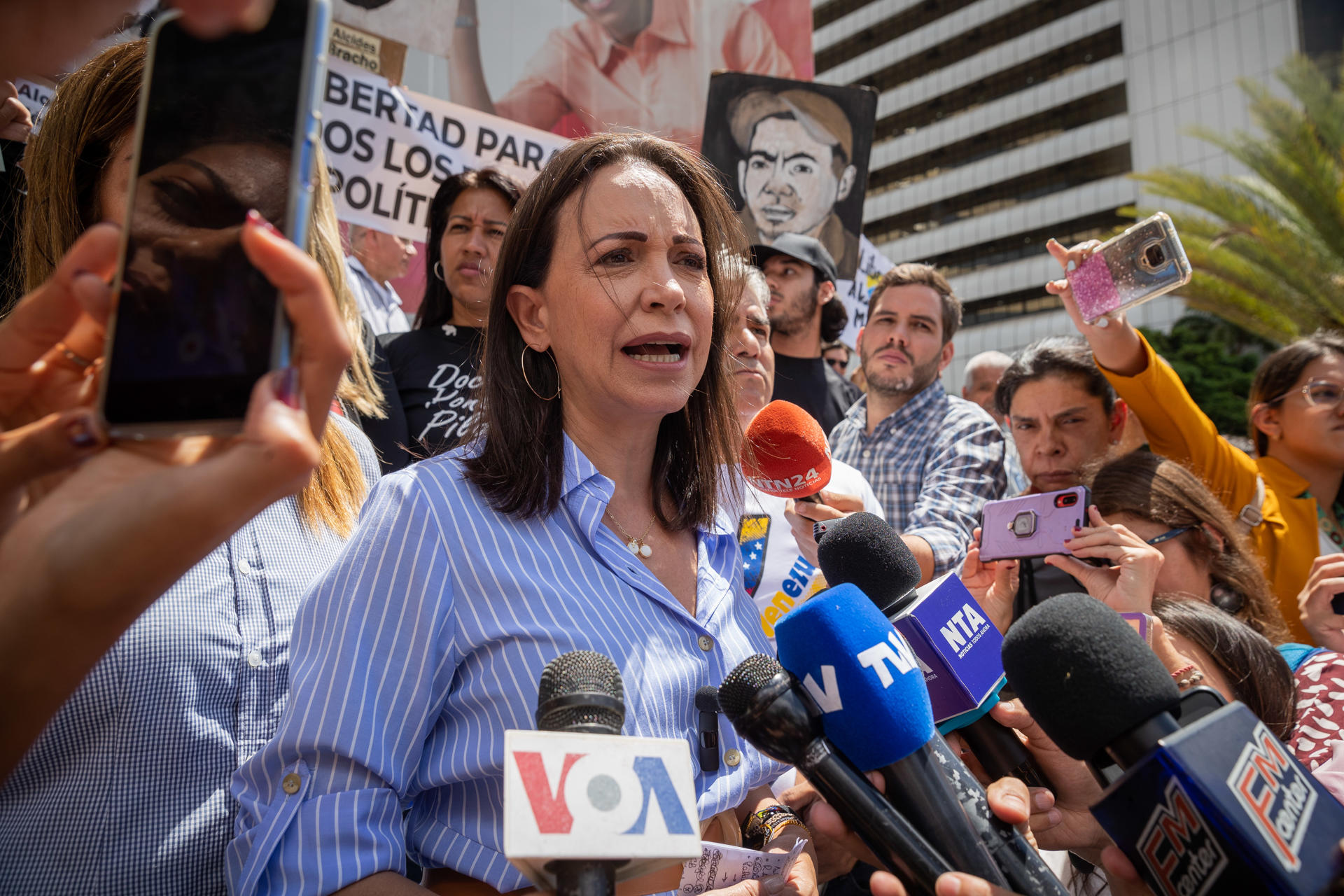 Colaboradores de María Corina Machado detenidos por causas desconocidas, denuncia partido