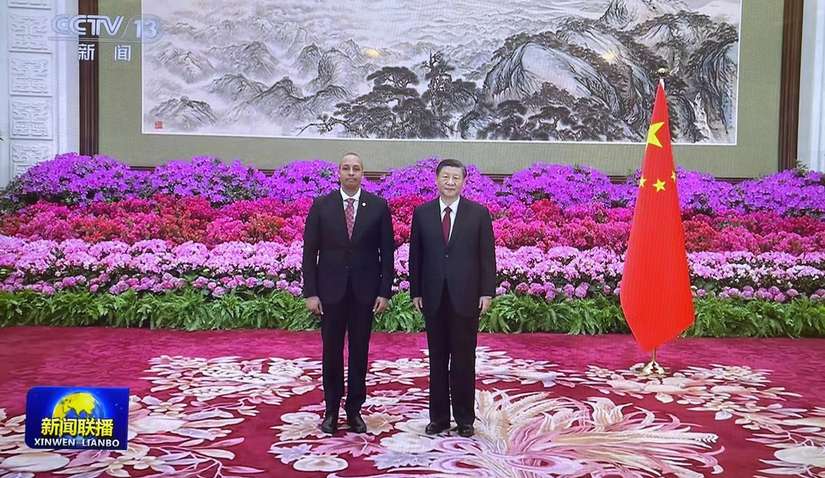 Hijo de Francisco Campbell presenta cartas credenciales al presidente Xi Jinping