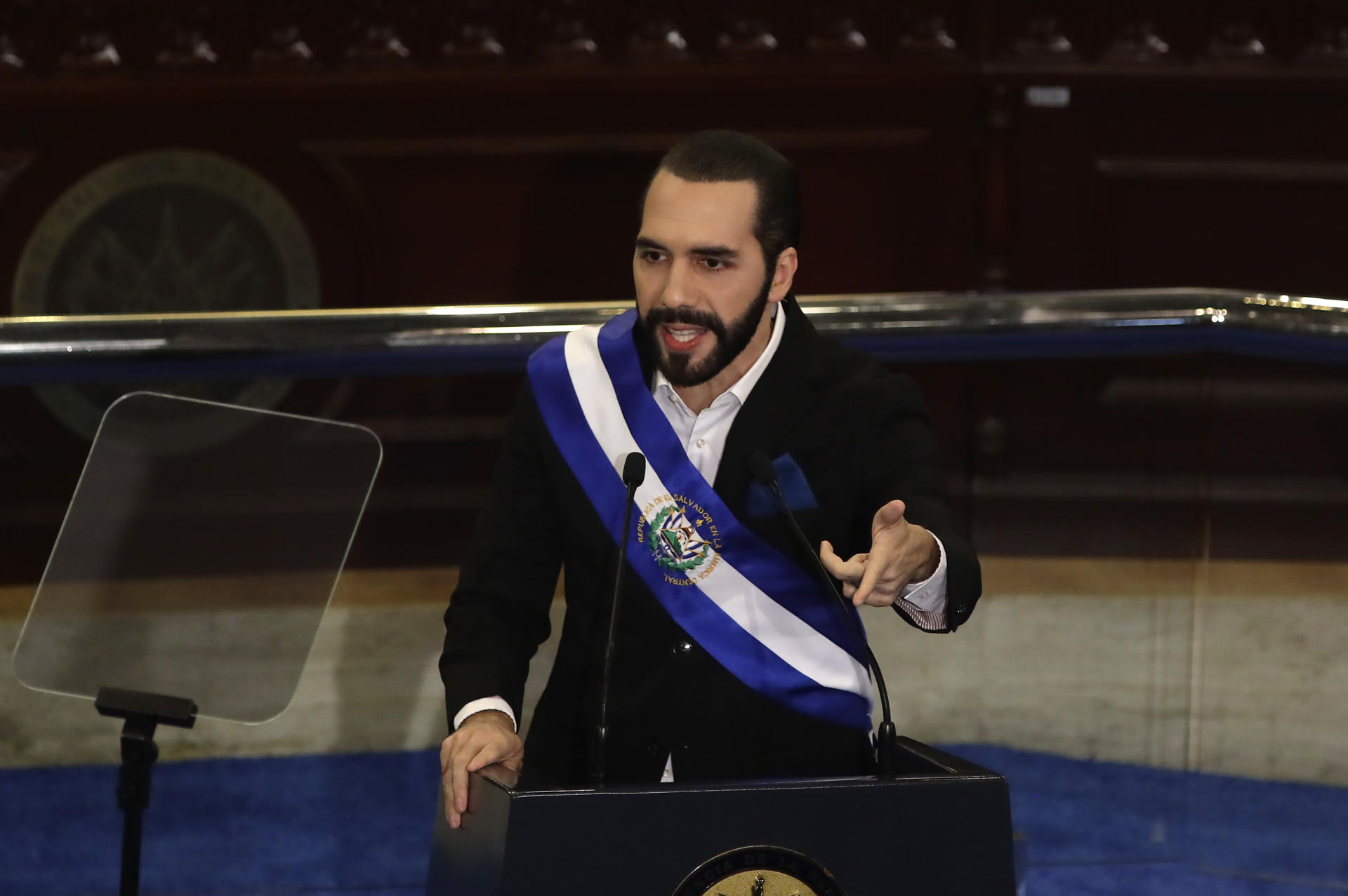 Bukele dice que «se ha soltado» la «jauría de periodistas» a días de comicios salvadoreños