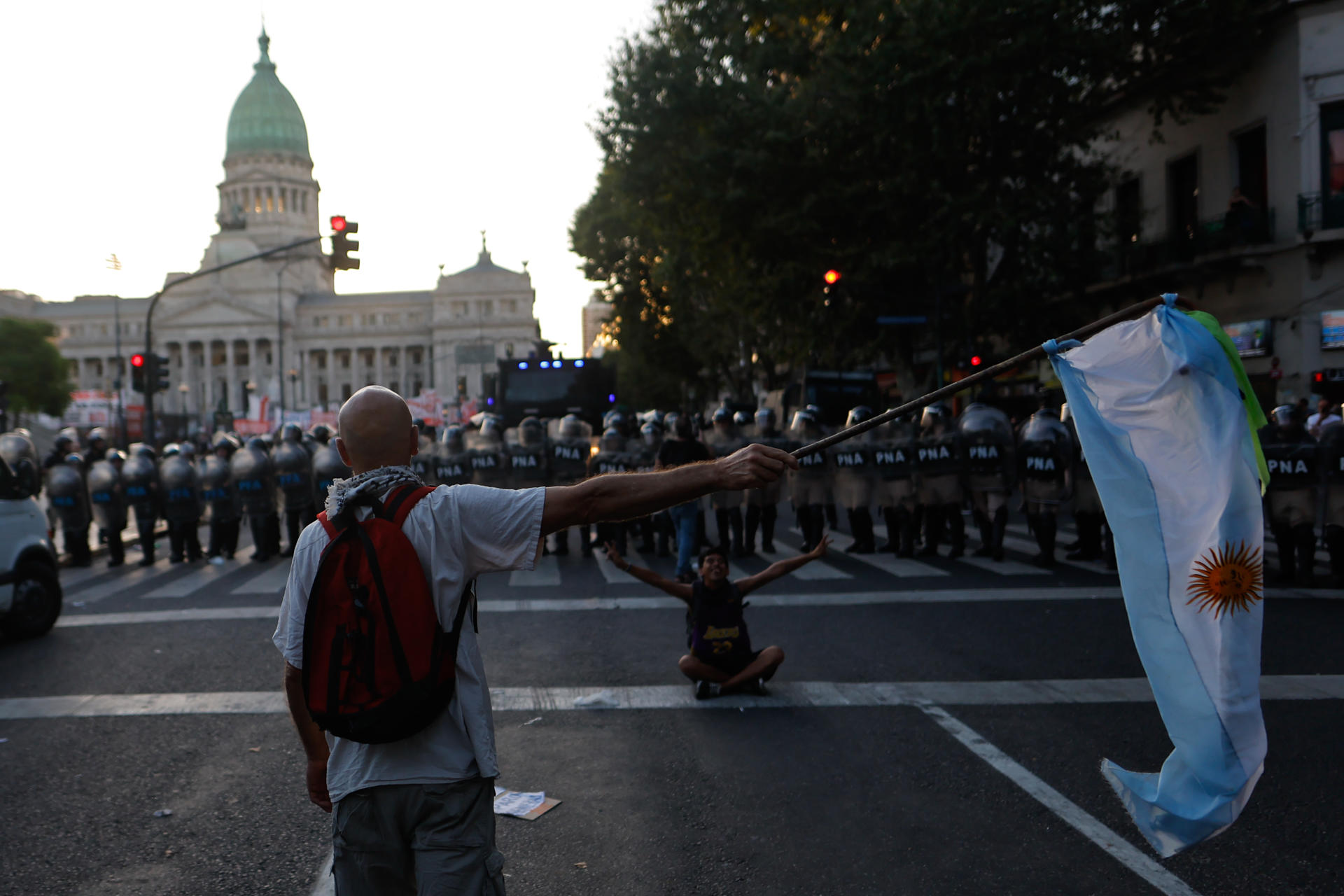 Denuncian la «detención irregular» de mujeres en la manifestación contra Milei