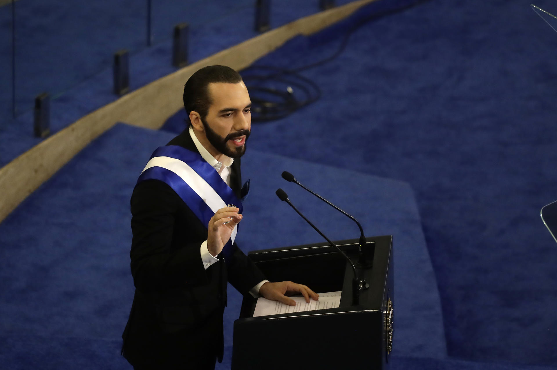 Bukele asegura que «poco a poco» resolverá décadas de «saqueo» y «abandono» en El Salvador