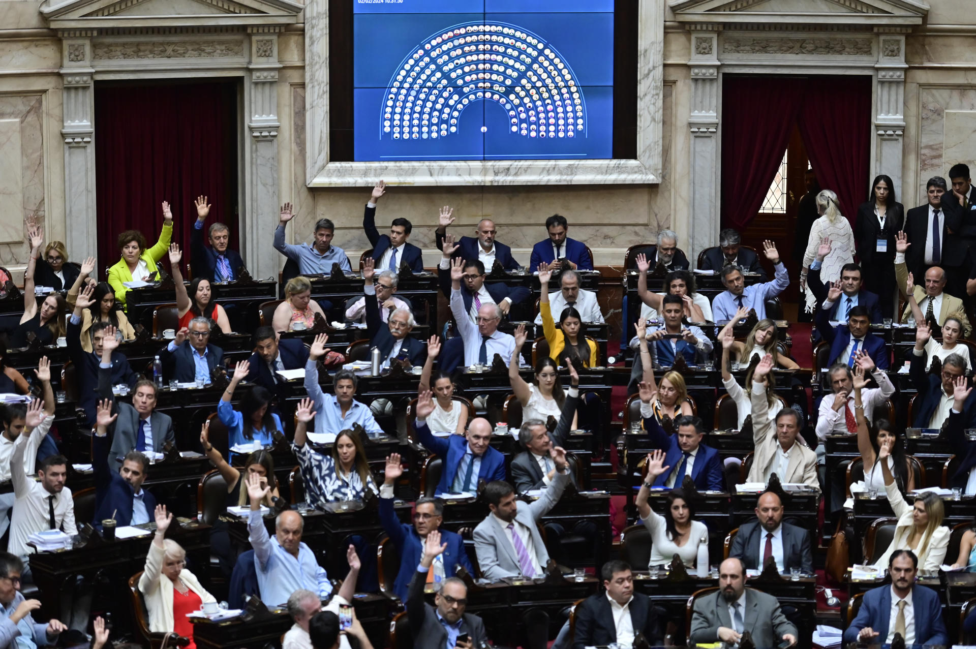 Milei obtuvo respaldo general de la ‘ley ómnibus’ y ahora negocia la votación por artículo