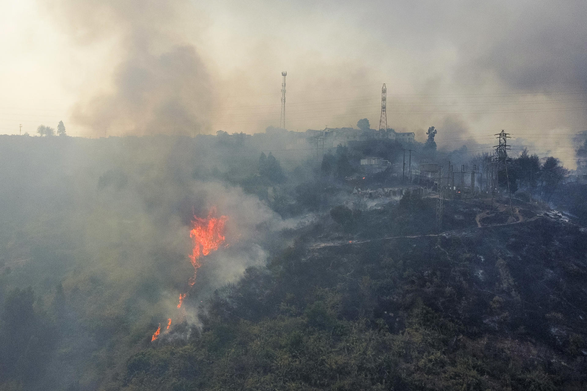 Chile enfrenta su mayor emergencia desde 2010 y vive otra noche bajo las llamas