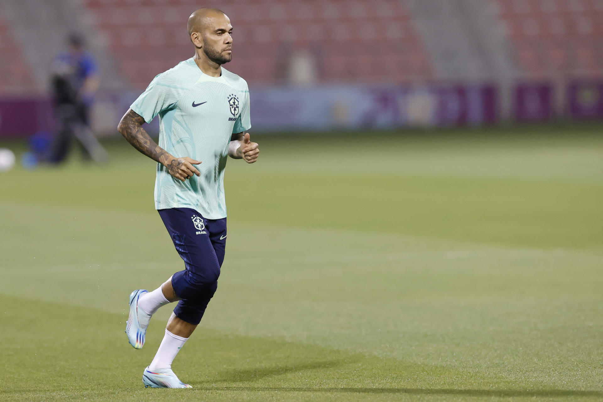 Alves, en el banquillo a partir de mañana acusado de violar a una joven en Barcelona