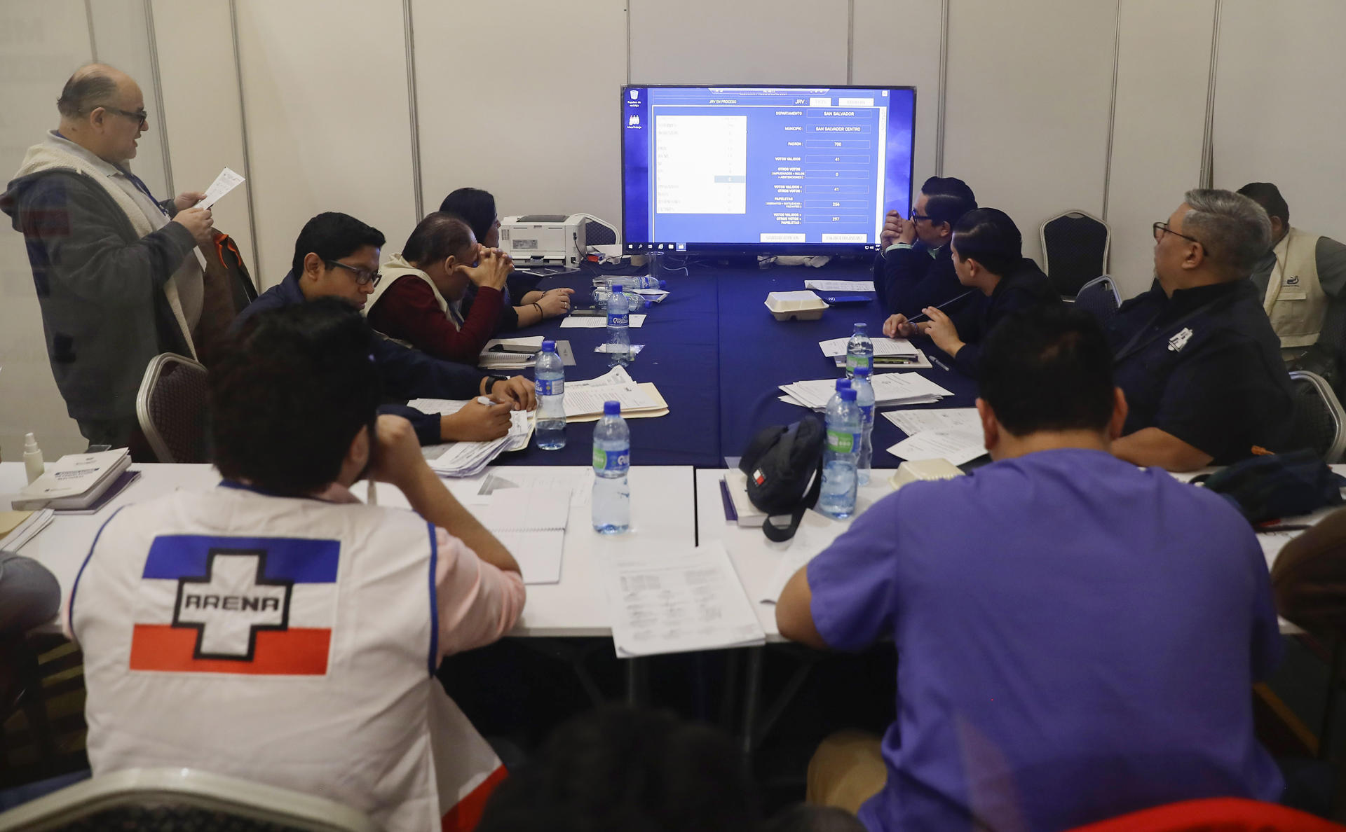 Ente electoral salvadoreño concluye escrutinio y pasa a oficializar la victoria de Bukele