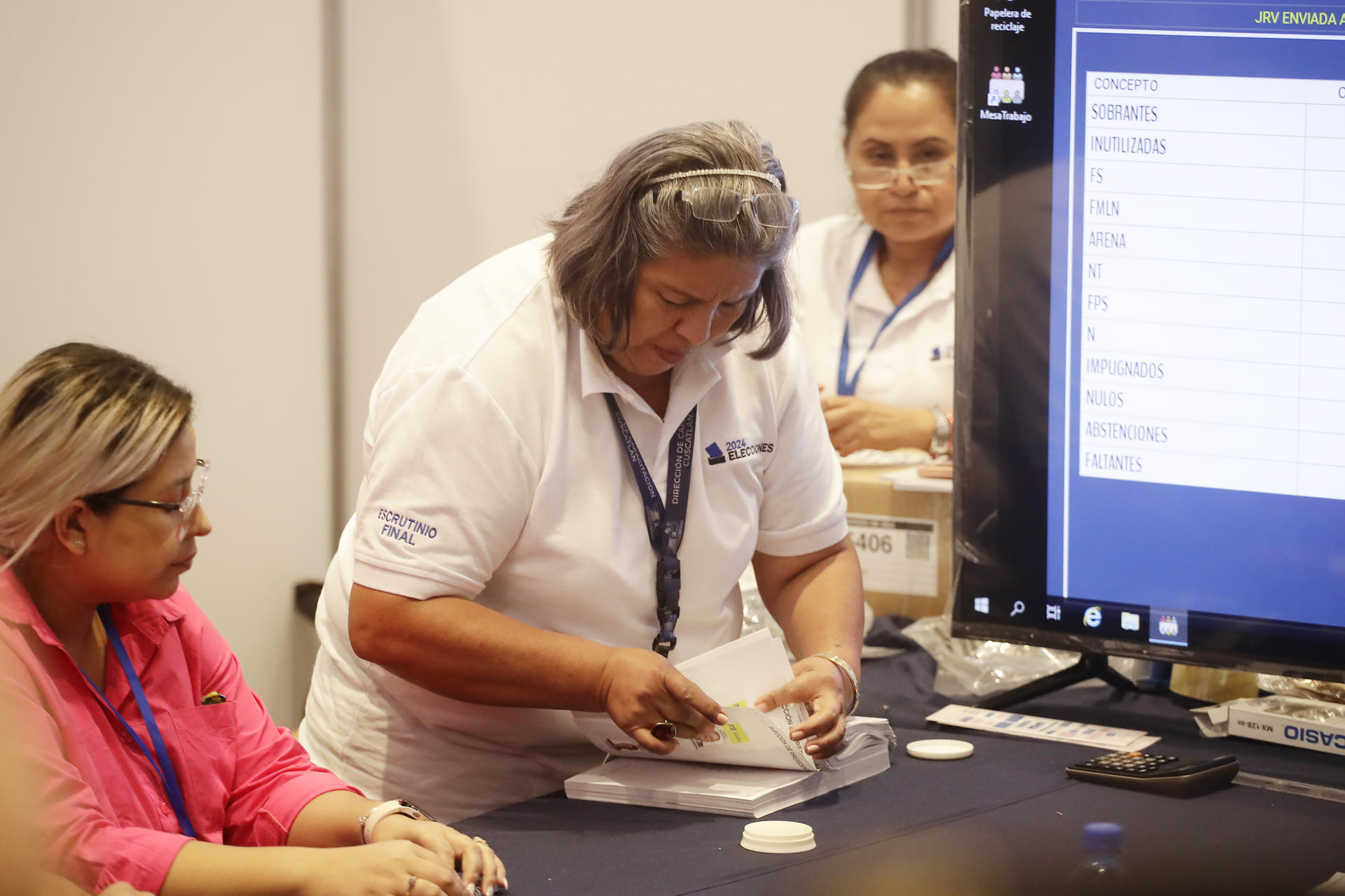 Denuncian falta de información sobre el escrutinio de los comicios legislativos salvadoreños