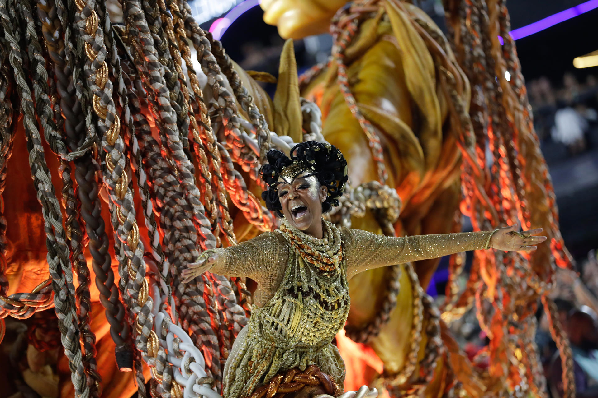 El Carnaval de Río traduce al samba un ‘bestseller’ sobre la esclavitud en Brasil