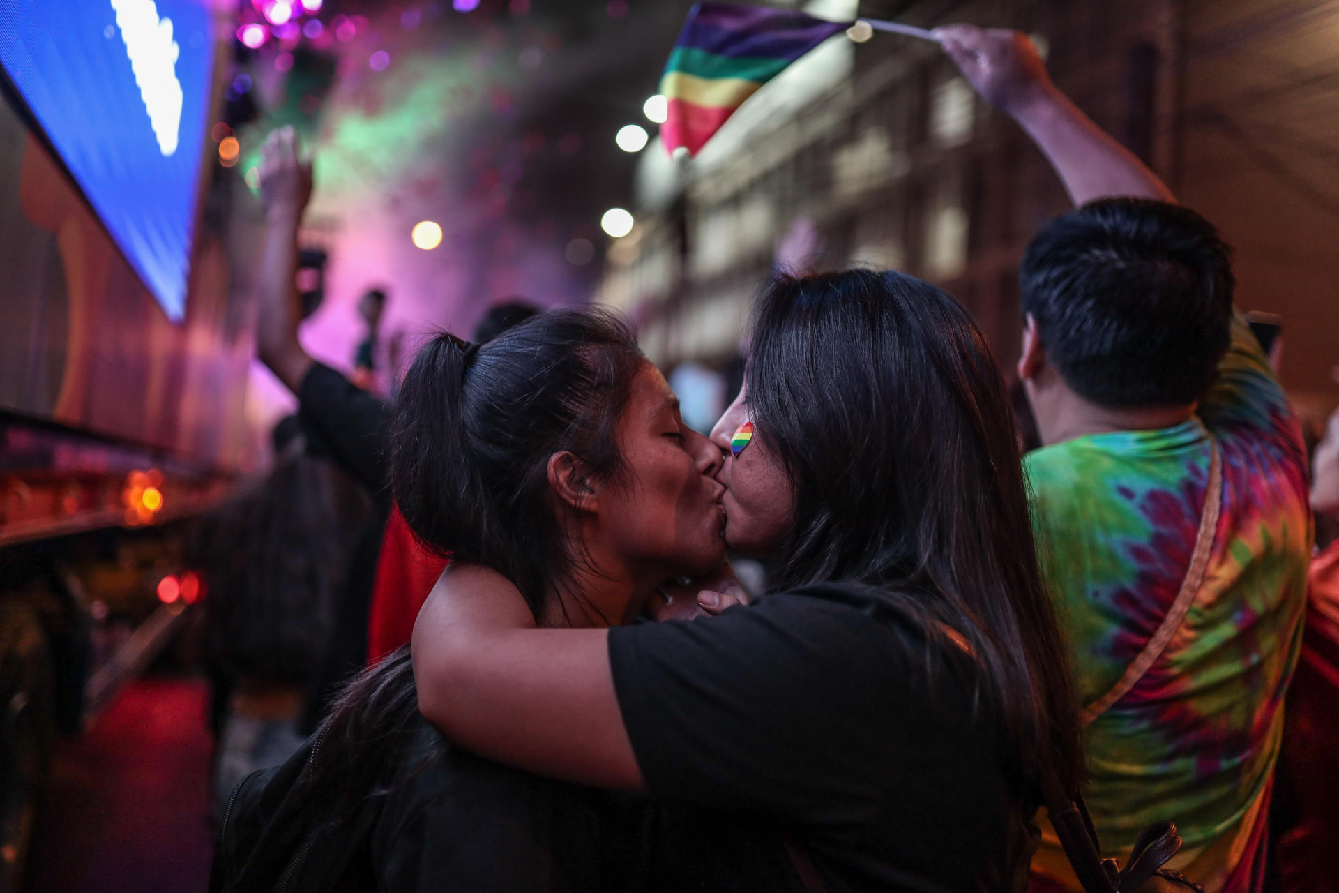 Nepal registra su primer matrimonio de lesbianas