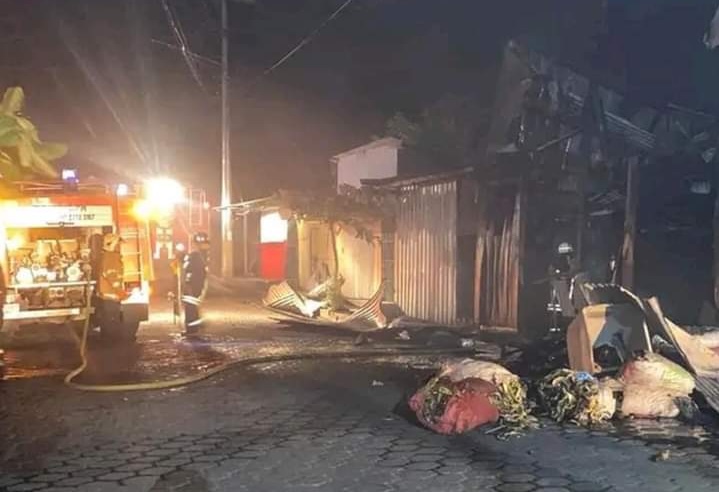 Dos personas mueren en un incendio en una fábrica artesanal de chips de plátanos