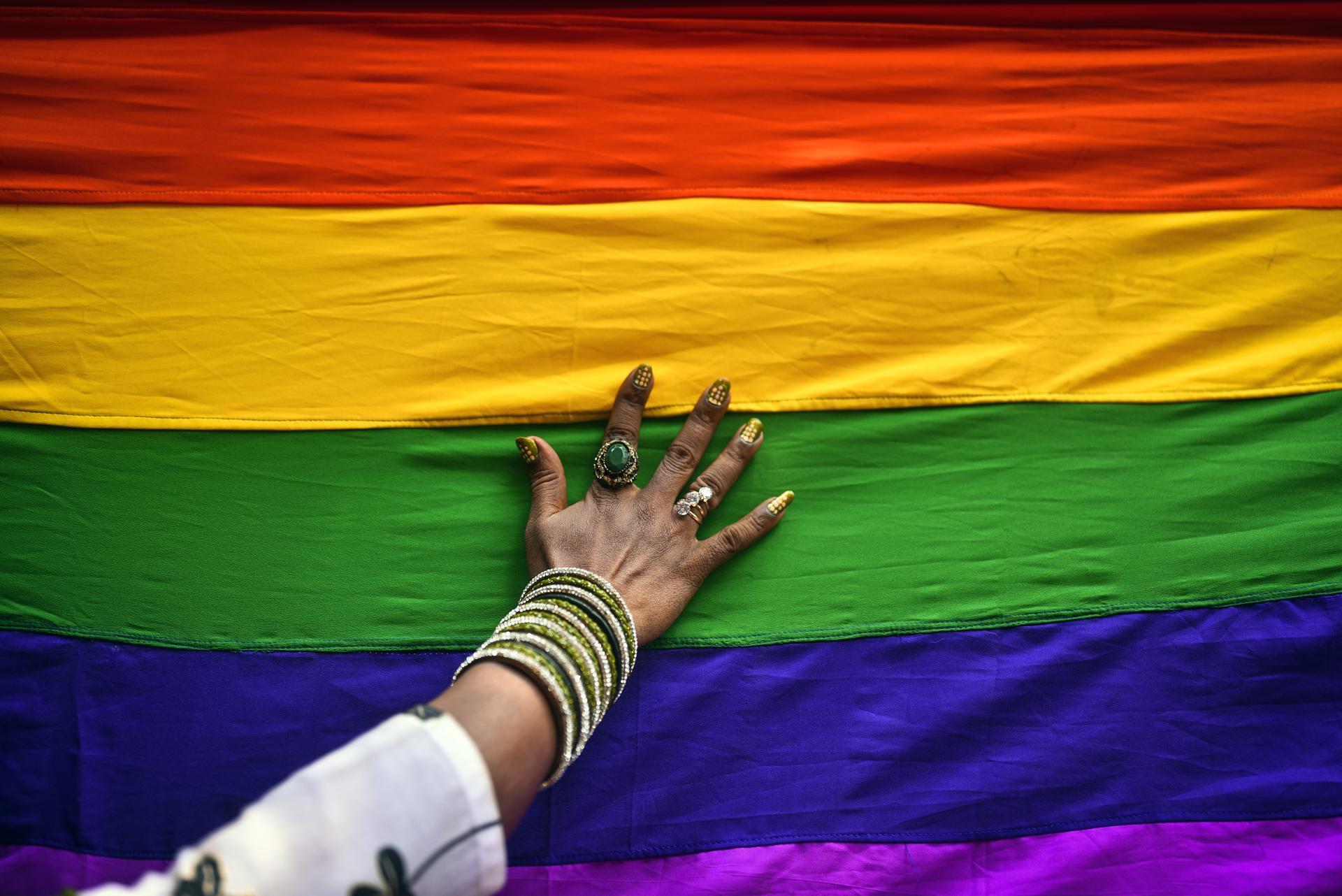 Grecia decide si legaliza el matrimonio entre homosexuales con la sociedad dividida