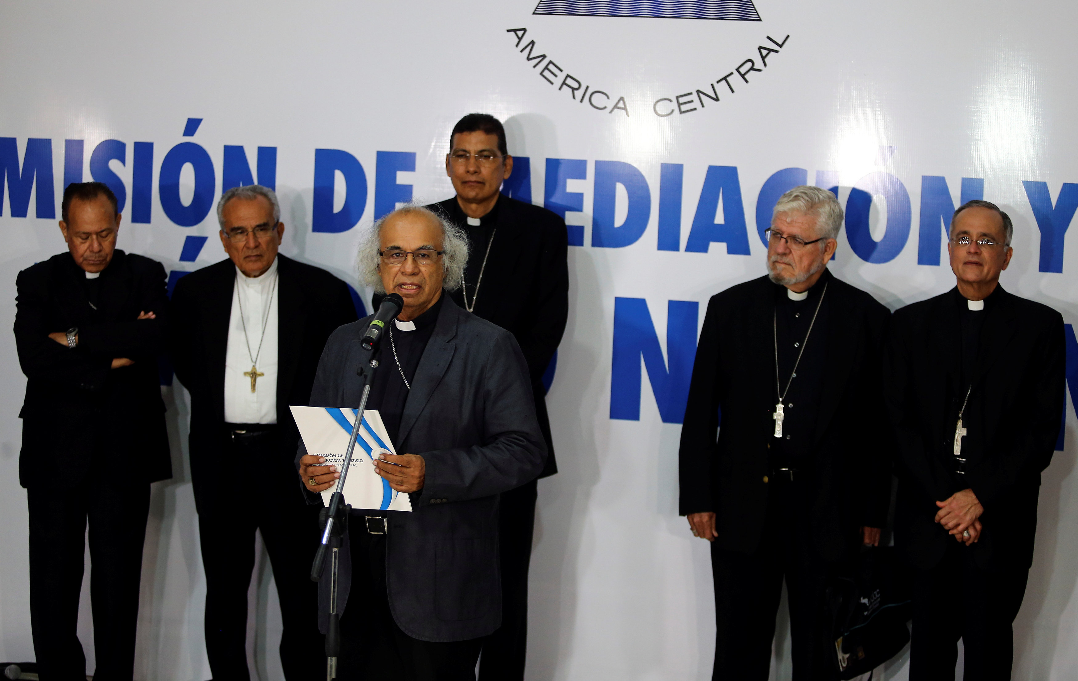 Obispos ponen en jaque negociaciones entre la Alianza y el régimen