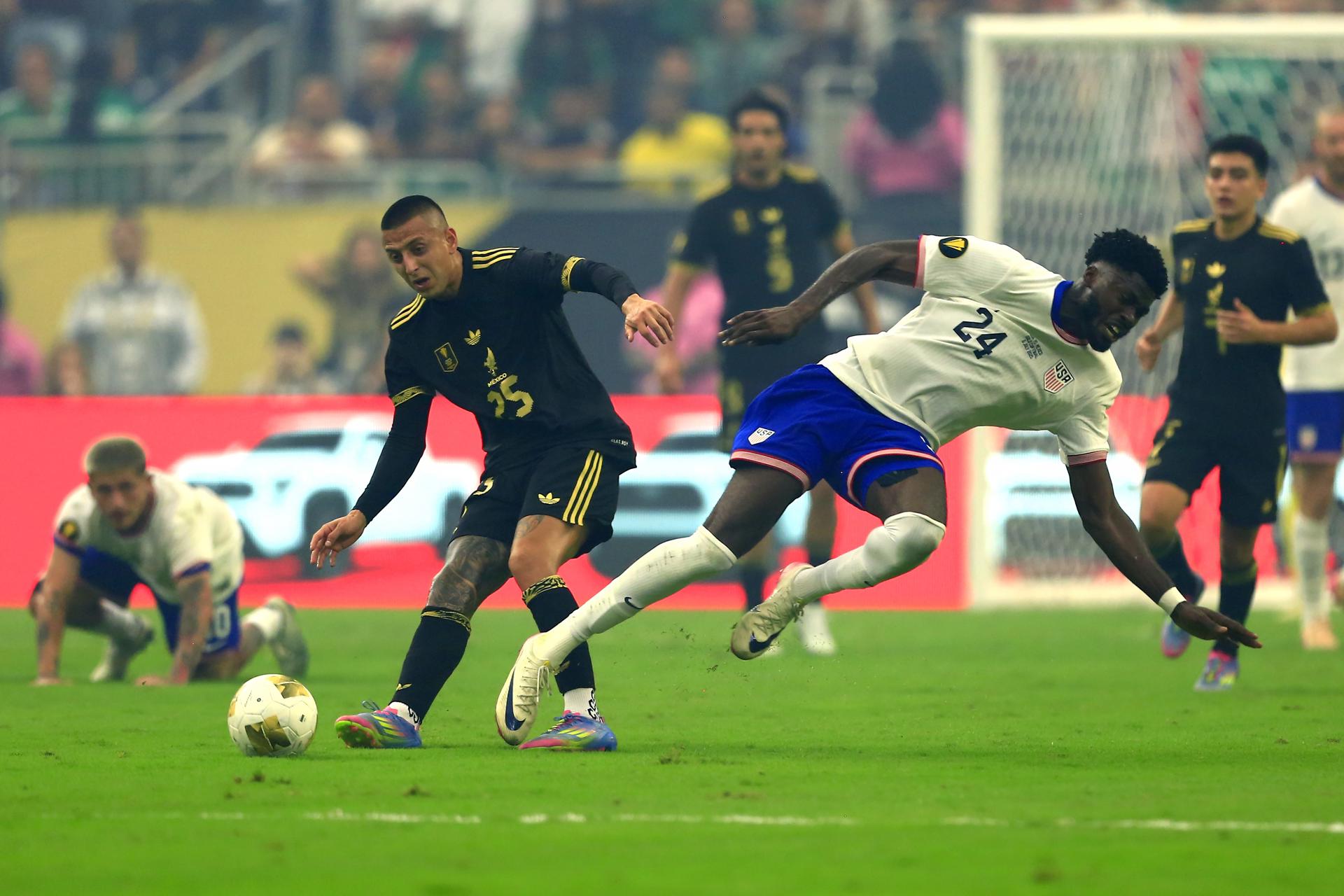 1-2. México derrota a Estados Unidos y retiene el título de la Copa Oro