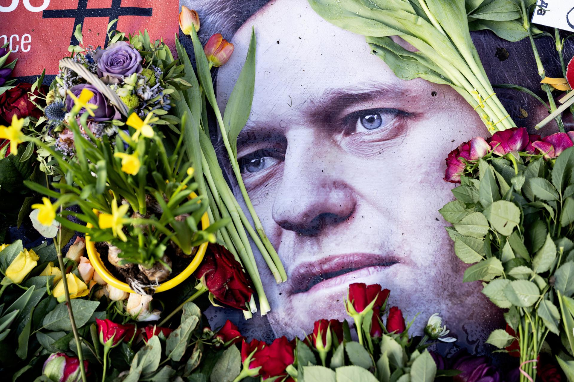 Los aliados de Navalni acusan a Putin de su asesinato tras certificar su muerte
