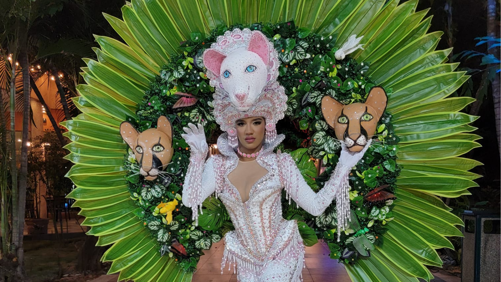 Itzae, la puma albina nacida en Nicaragua, brilla en la pasarela de Miss Mundo 2024