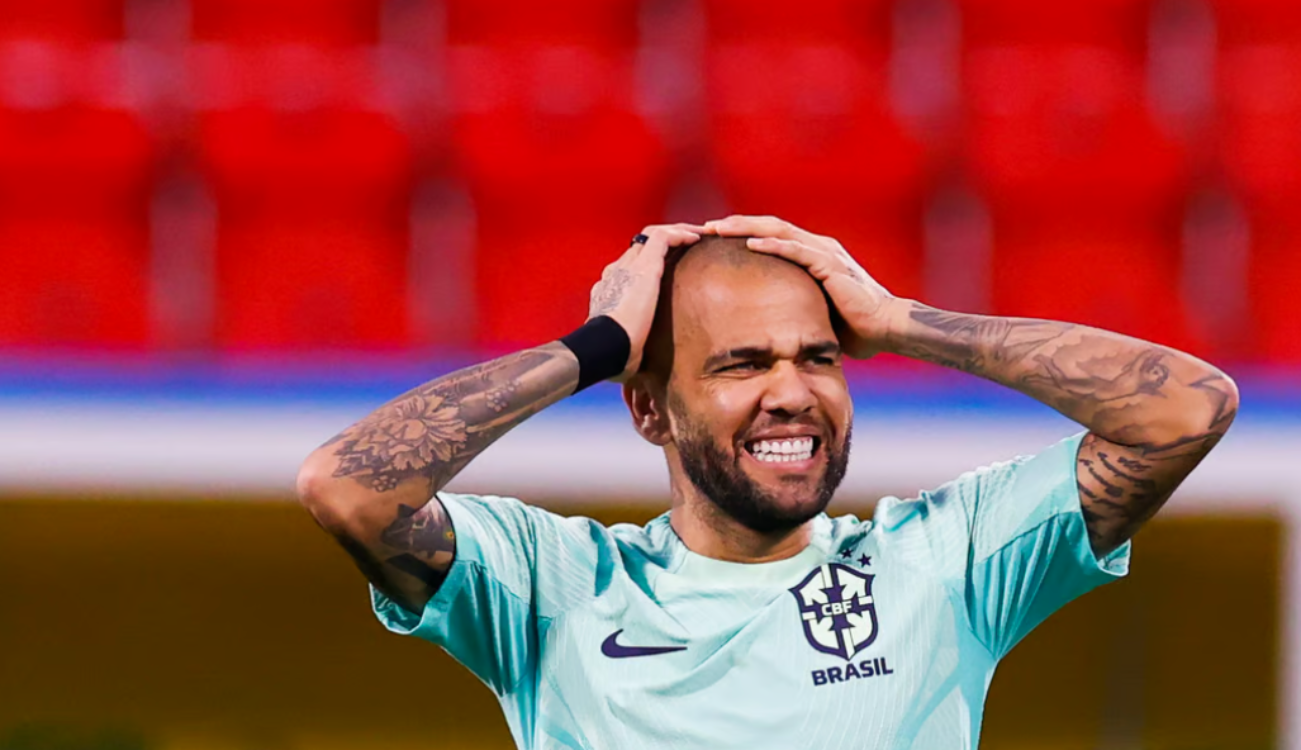 Condenan a 4 años y medio de cárcel a Dani Alves por violar a una joven en Barcelona