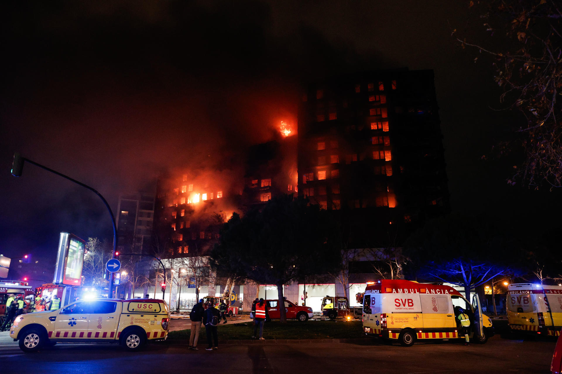 Cuatro muertos en el incendio de los edificios de Valencia