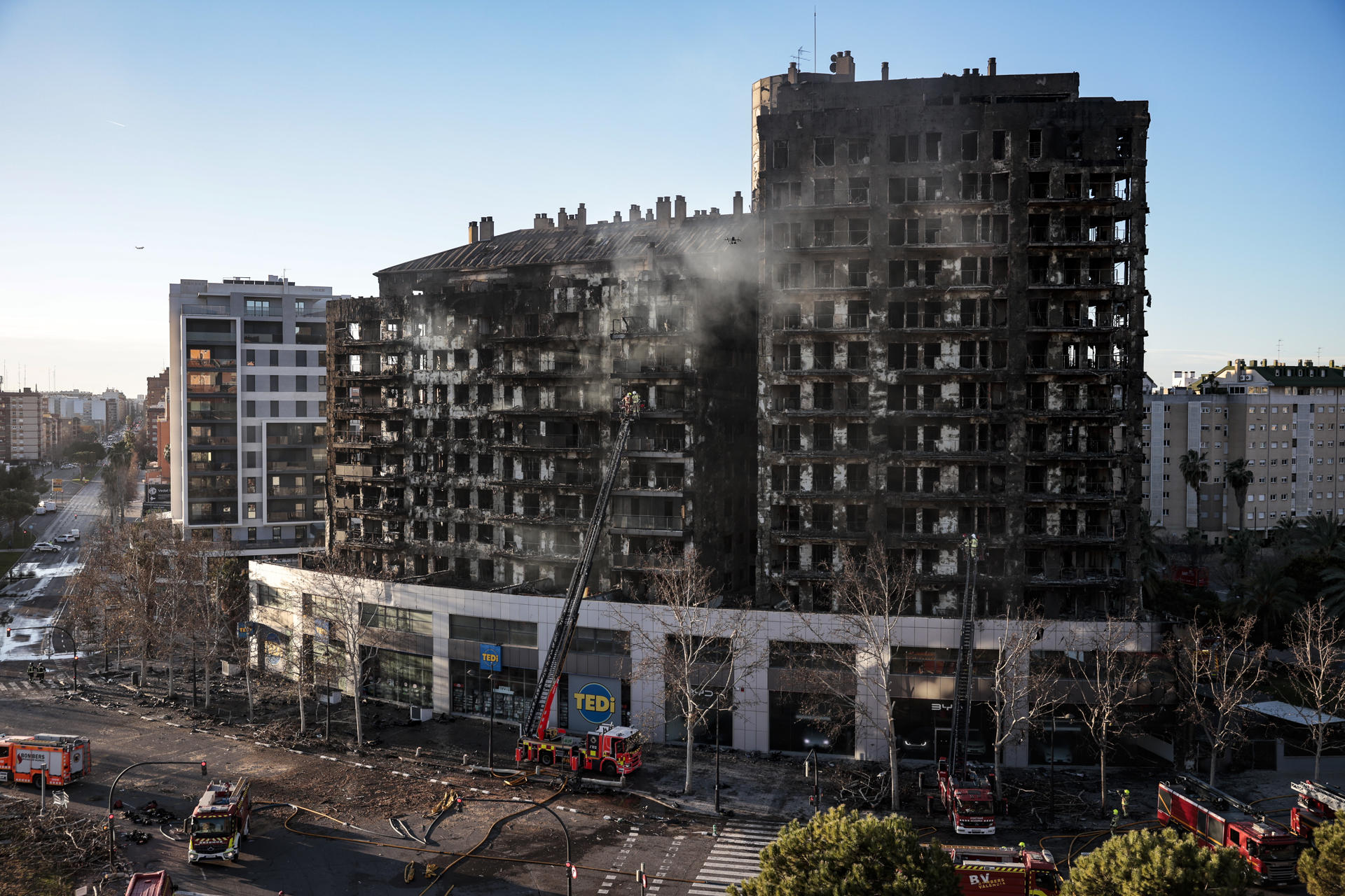 El papa expresa su cercanía a los afectados y equipos de rescate del incendio de Valencia