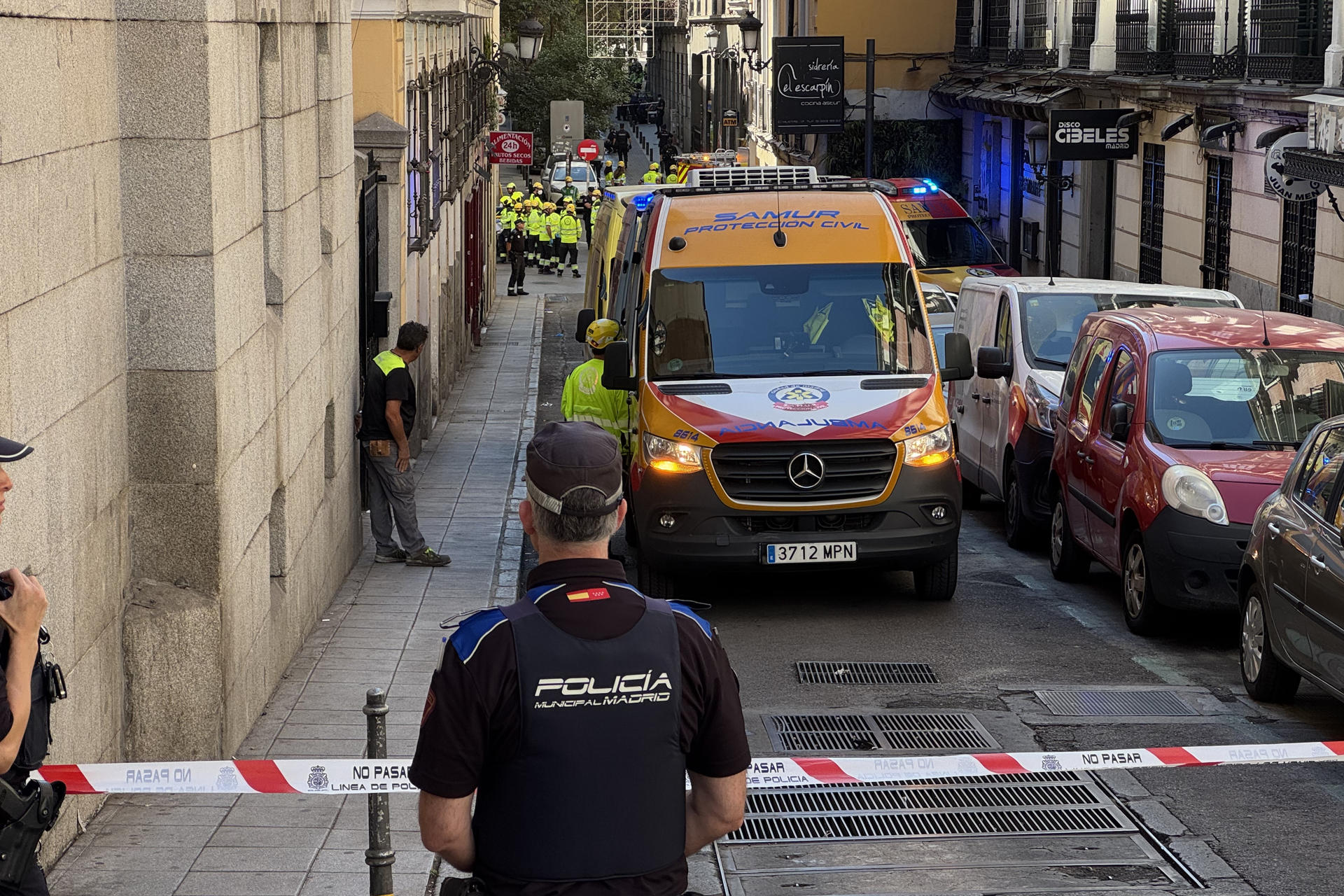 Tres heridos y cuatro desaparecidos tras el derrumbe de un edificio en el centro de Madrid