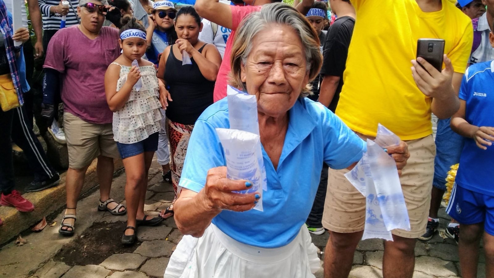 La Policía Orteguista allana la vivienda de doña Coquito y amenaza a su nieto adolescente: «No te movás o te pego balazo»