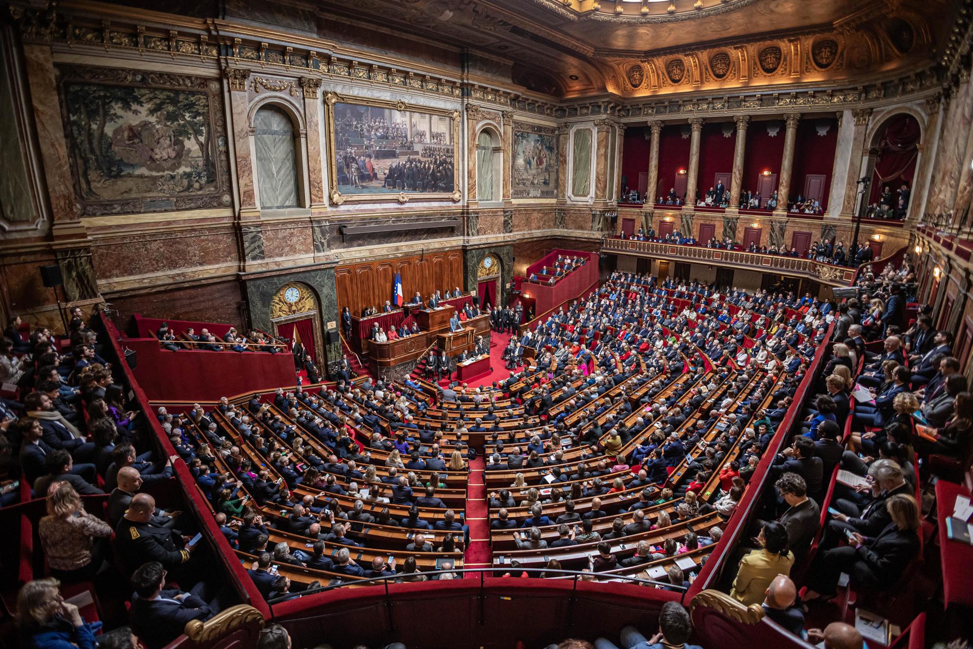 Francia inscribe el aborto en su Constitución