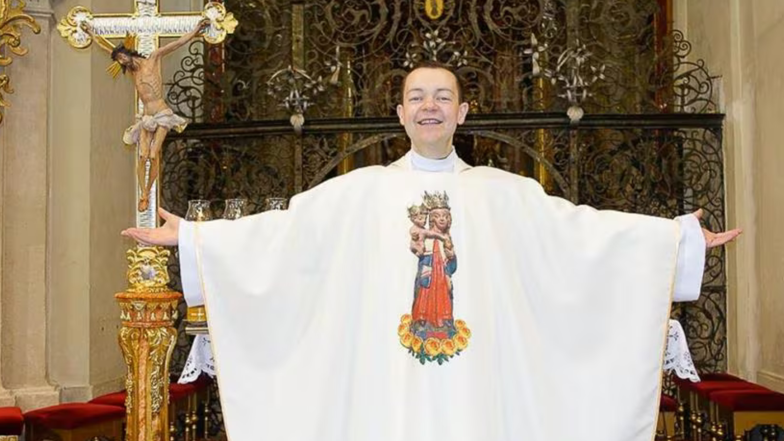 El Vaticano expulsa al polémico sacerdote «tiktoker» Adam Kotas