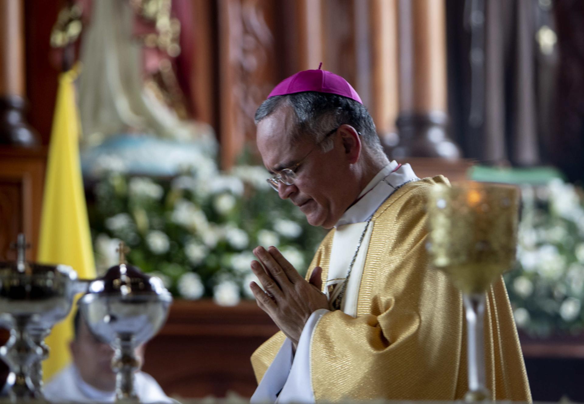 La dictadura ha detenido a 55 religiosos y desterrado a 44 de ellos