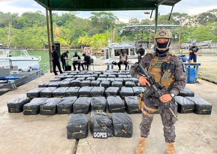 Detienen en Costa Rica a cinco nicaragüenses con un 88 sacos cargados de cocaína