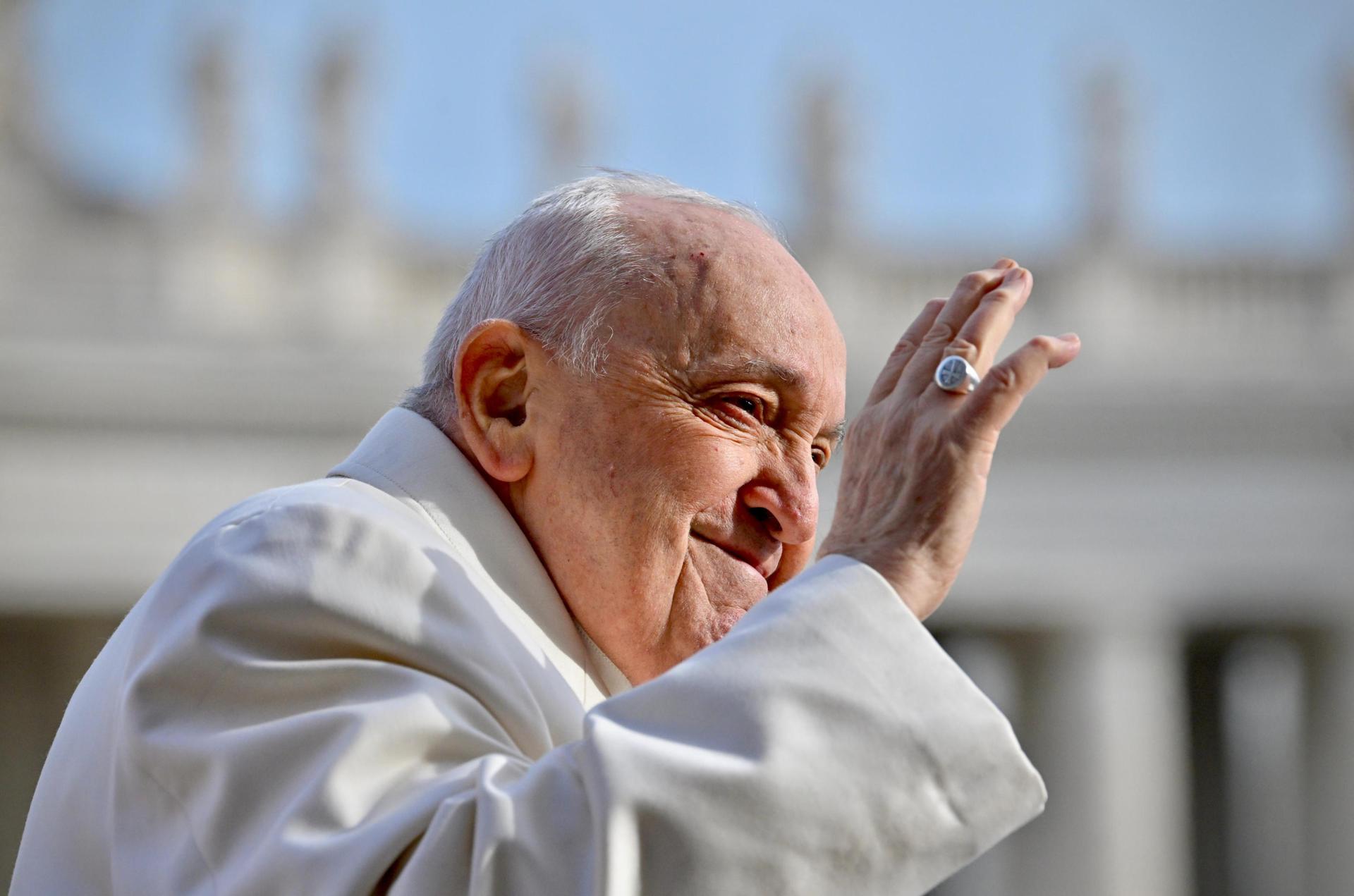 El papa alarga el Sínodo para analizar temas «importantes» como el rol de las mujeres