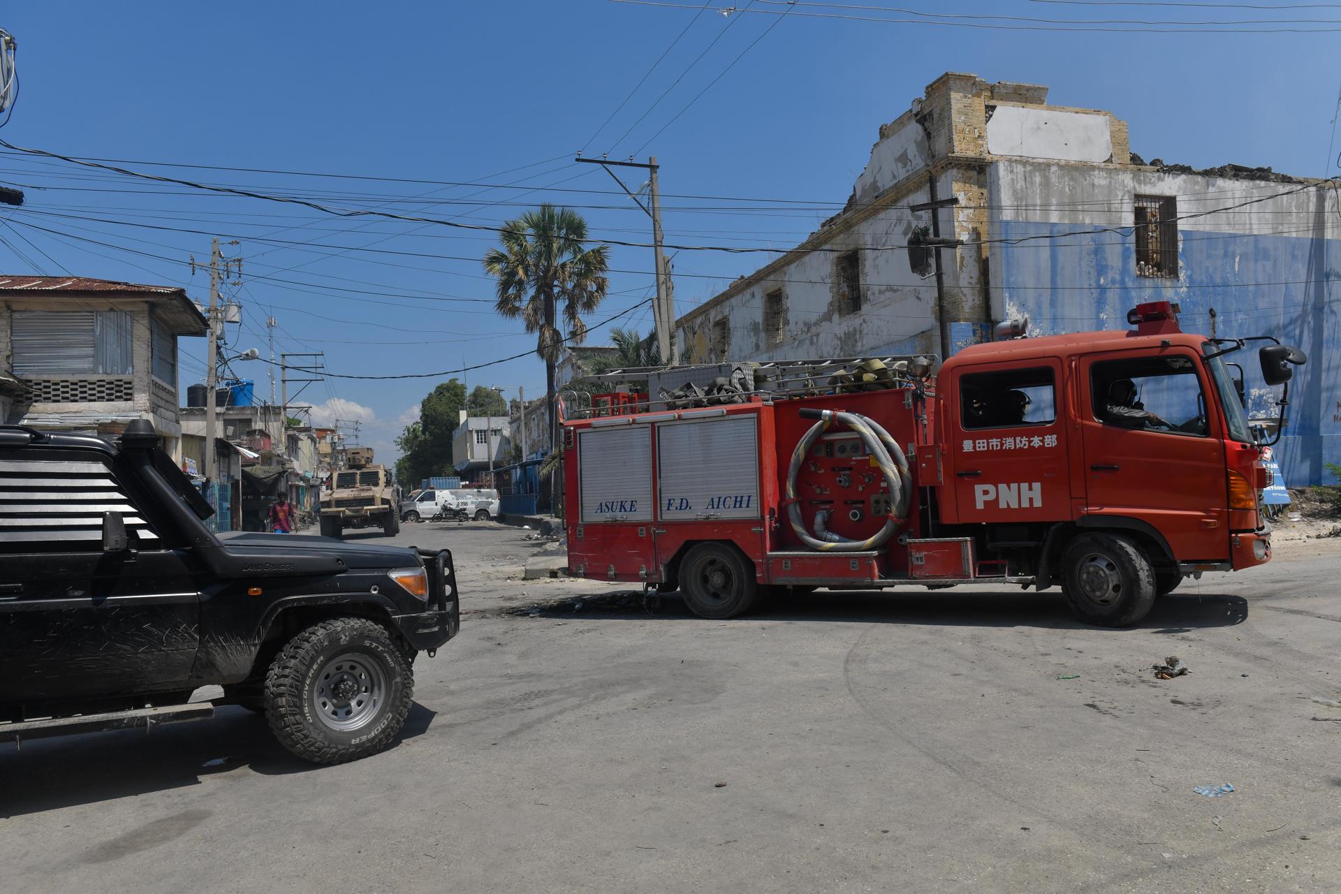 La tensión vuelve a Haití con ataques, saqueos e incendios tras días de aparente calma