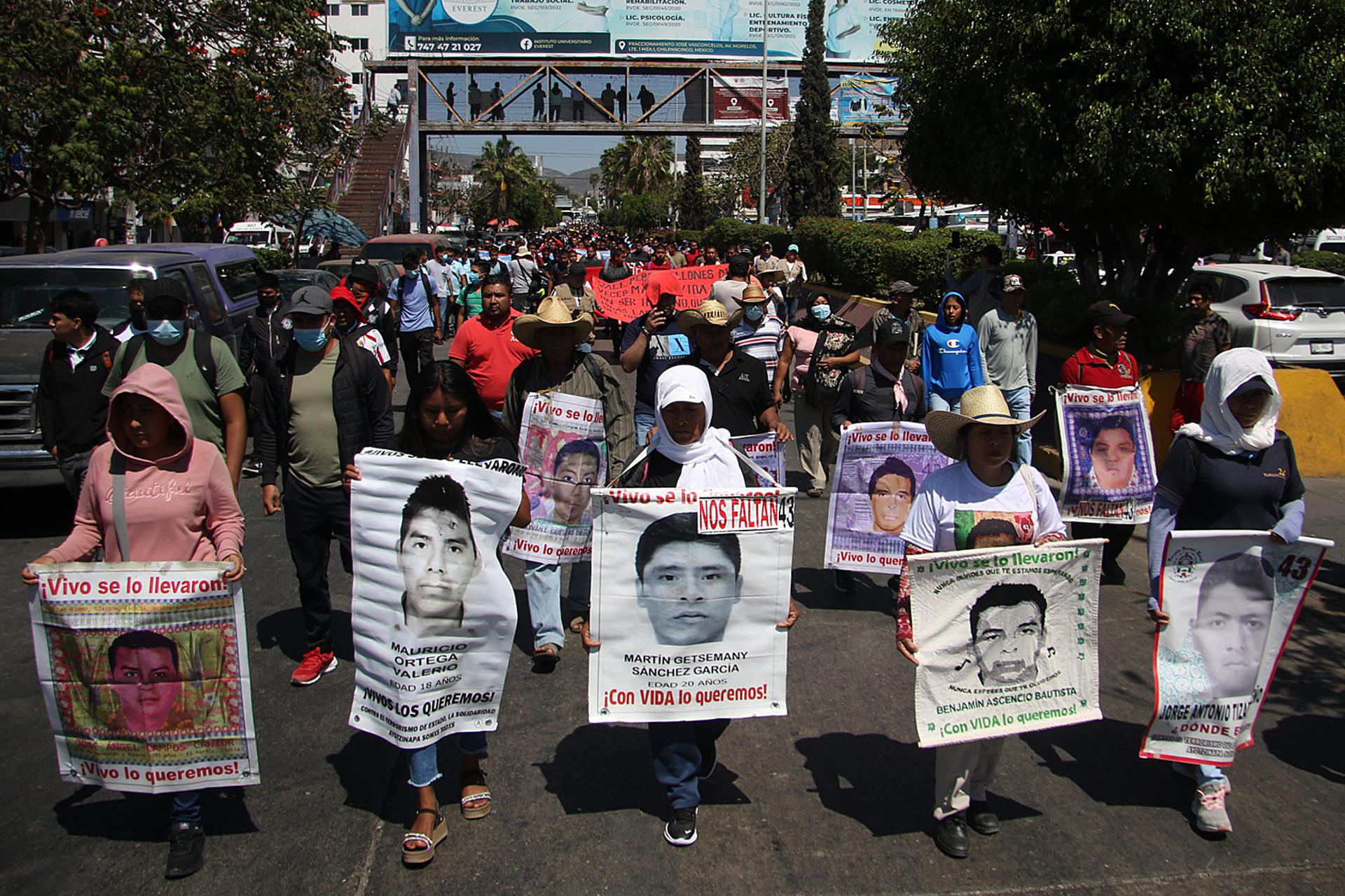 Marchan en el sur de México pidiendo justicia por el estudiante de Ayotzinapa asesinado
