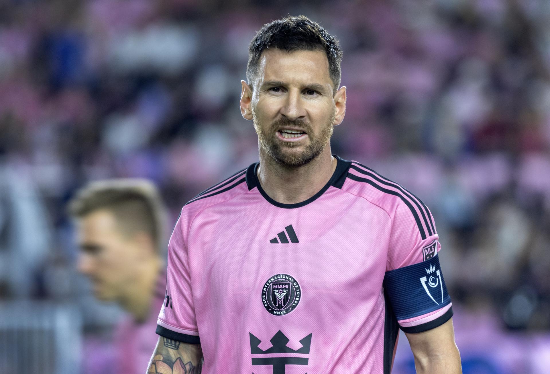 La lesión muscular de Messi podría complicar su presencia con la selección argentina