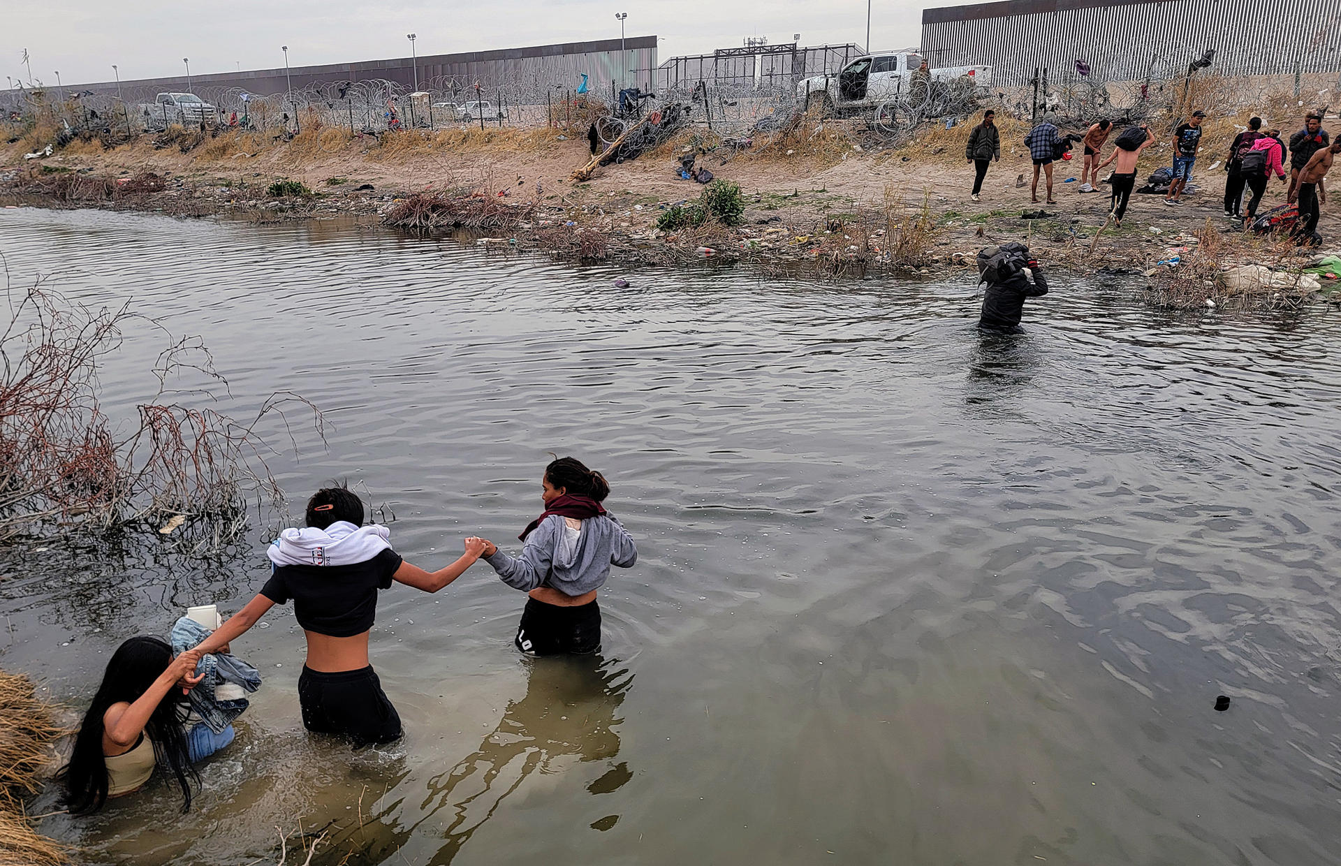 El Supremo de Estados Unidos da vía libre a Texas para detener y expulsar a migrantes