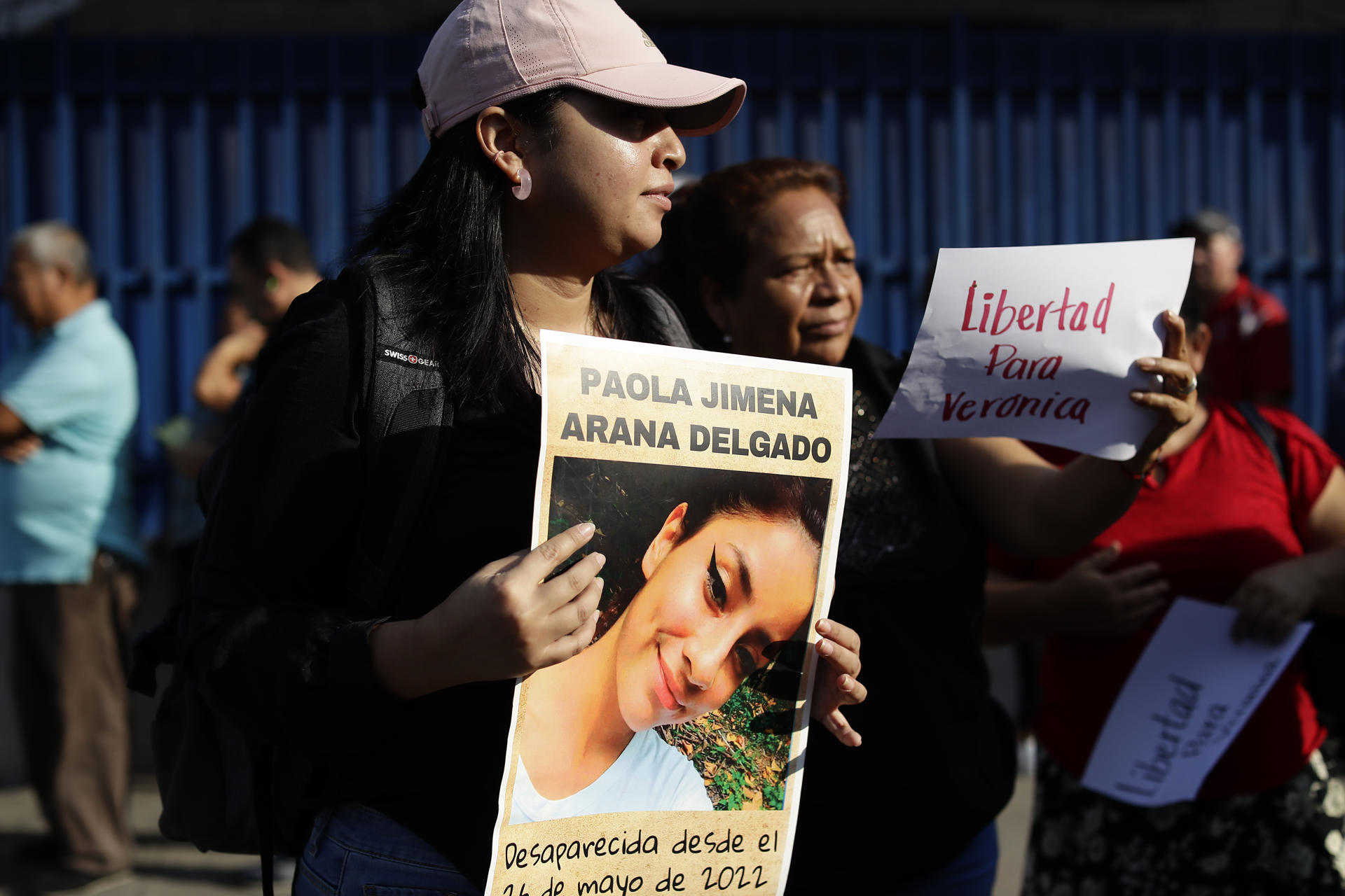Denuncian «criminalización» de madre detenida que busca a hija desaparecida en El Salvador