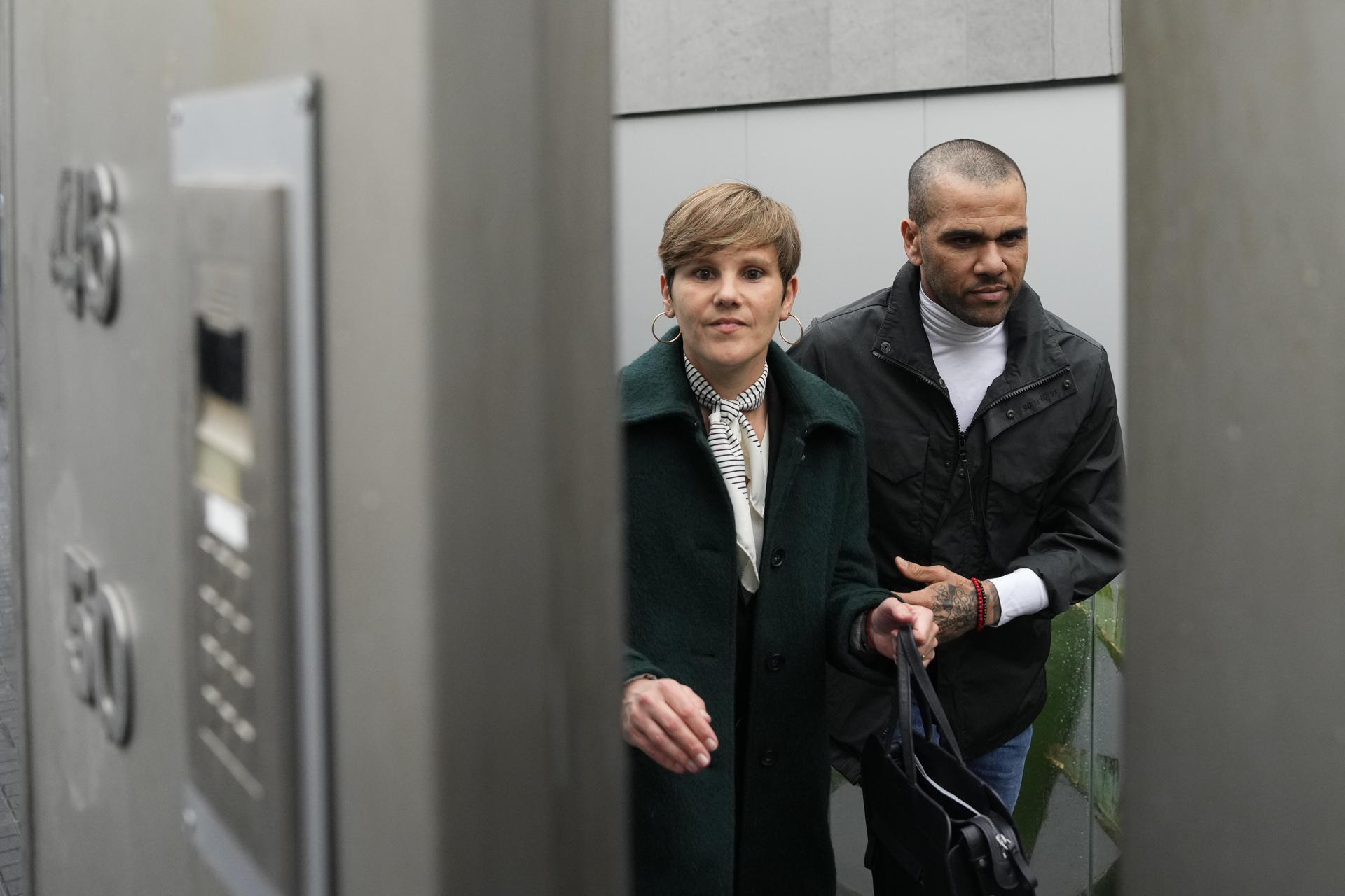 Dani Alves sale de la prisión de Brians 2 tras pagar la fianza de un millón de euros