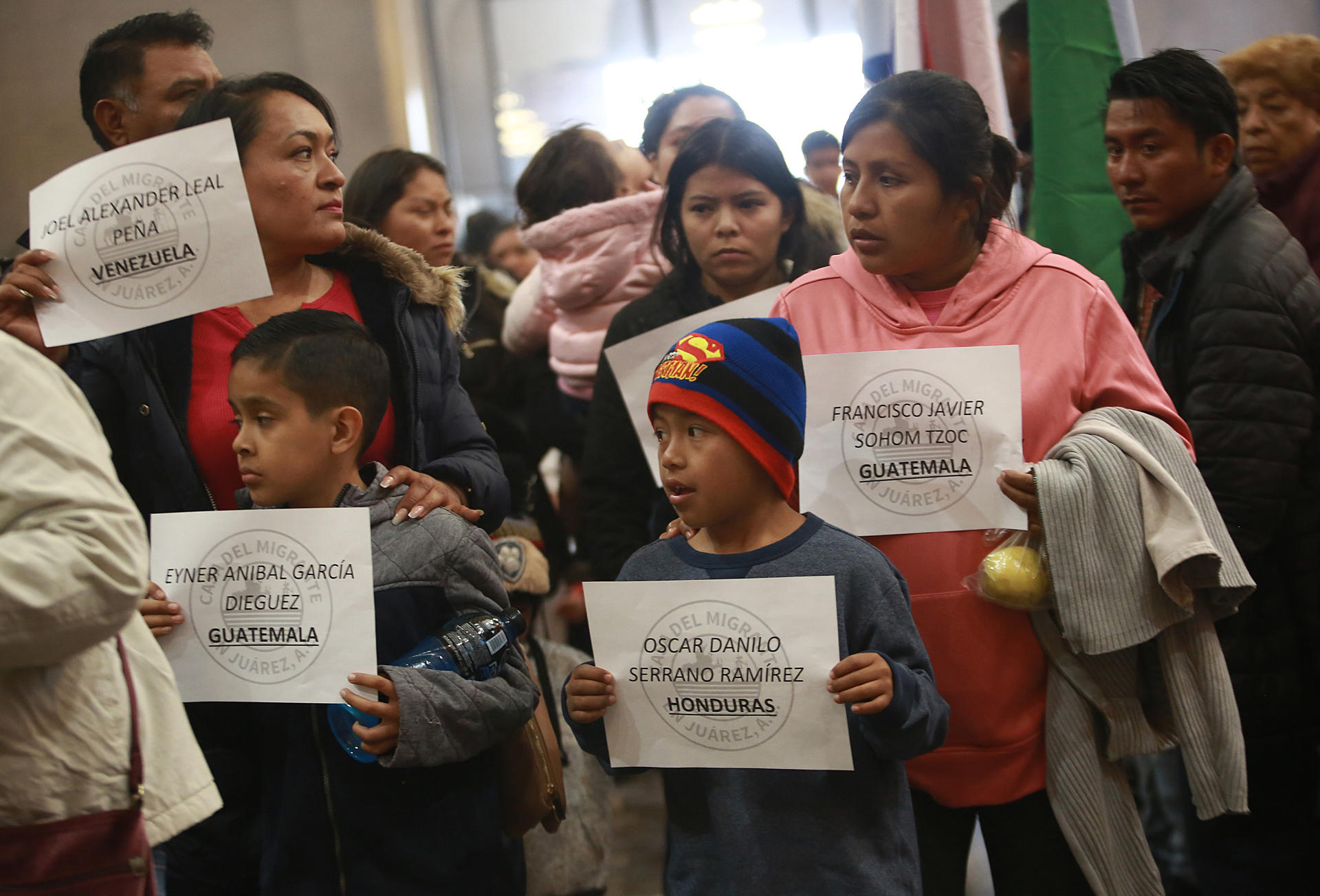Recuerdan a 40 migrantes fallecidos en incendio en el norte de México en 2023