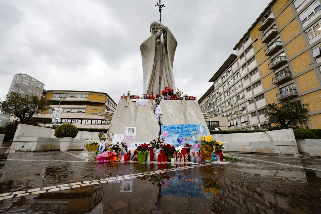 El papa cumple 14 días hospitalizado, esto es lo que se sabe sobre su salud