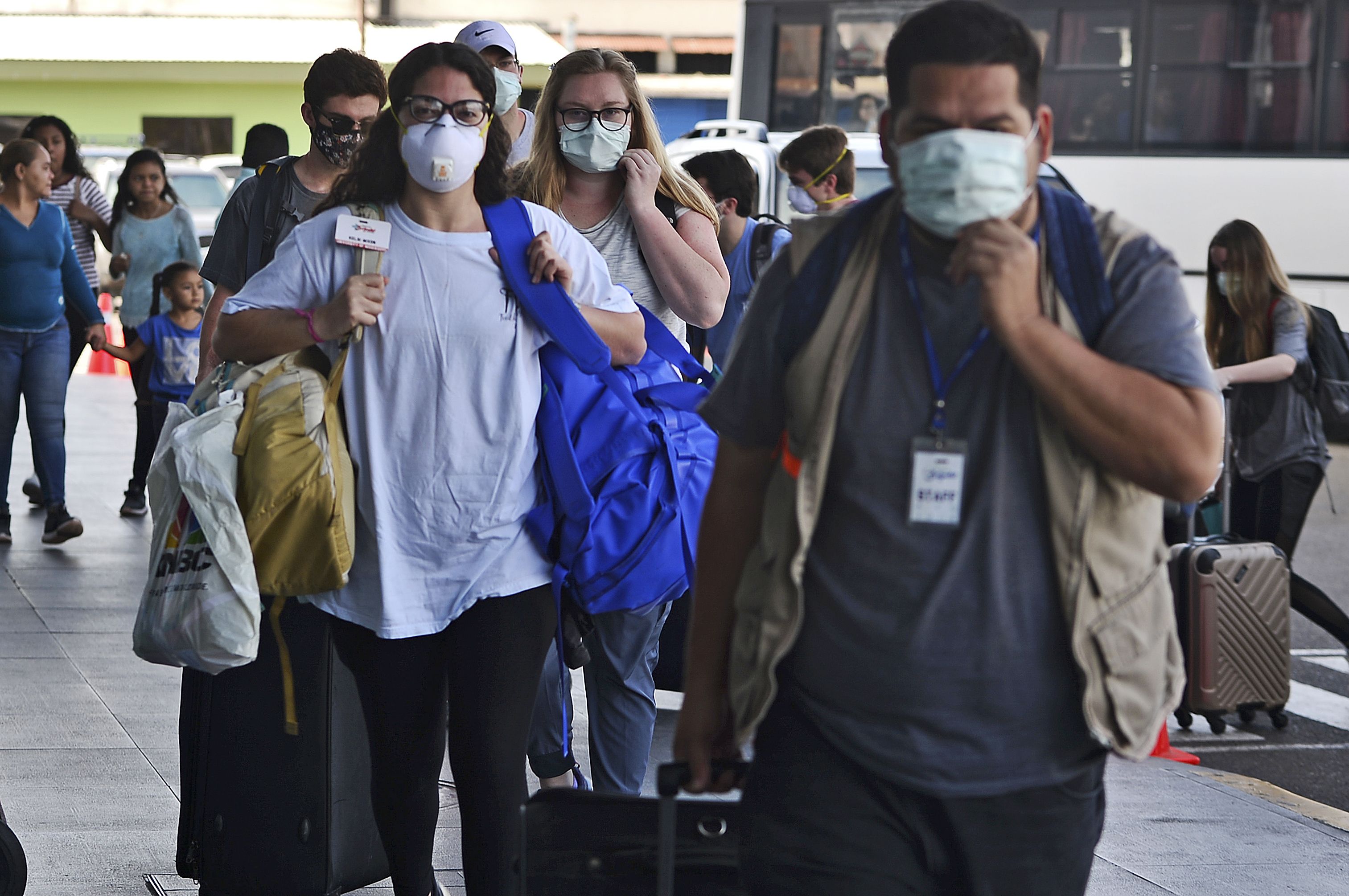 ¿Paciente con COVID-19 pasó los “controles” del Minsa en el aeropuerto o lo adquirió en Nicaragua?