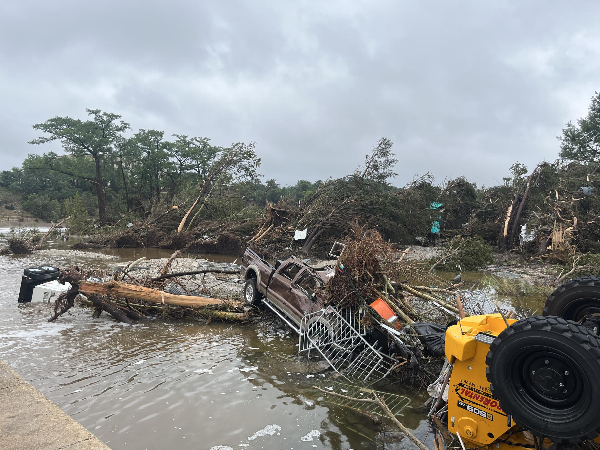 Trump firma una declaración de emergencia para responder a las inundaciones en Texas