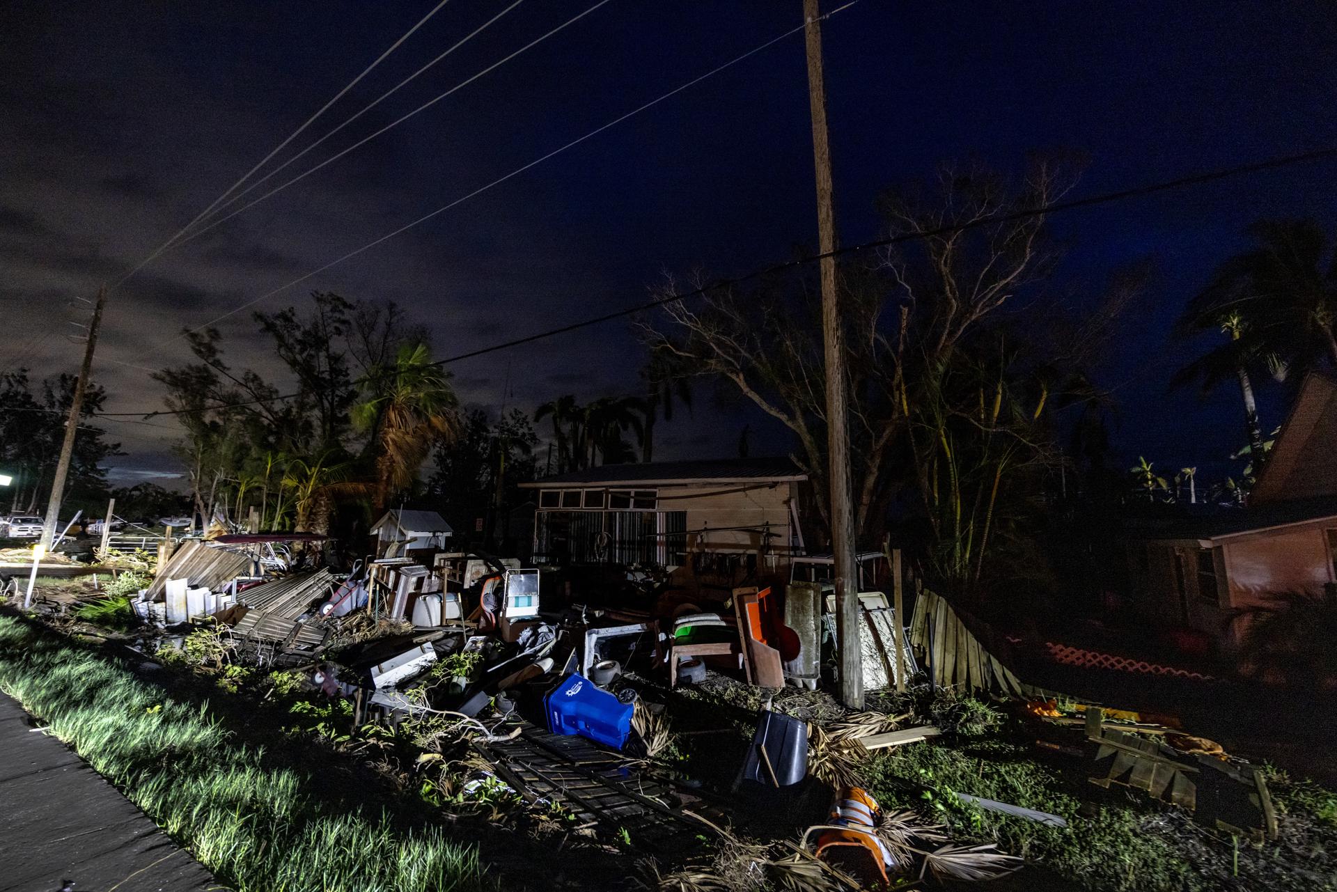 Aumentan a cuatro los muertos por Milton, que sale ya de la península de Florida