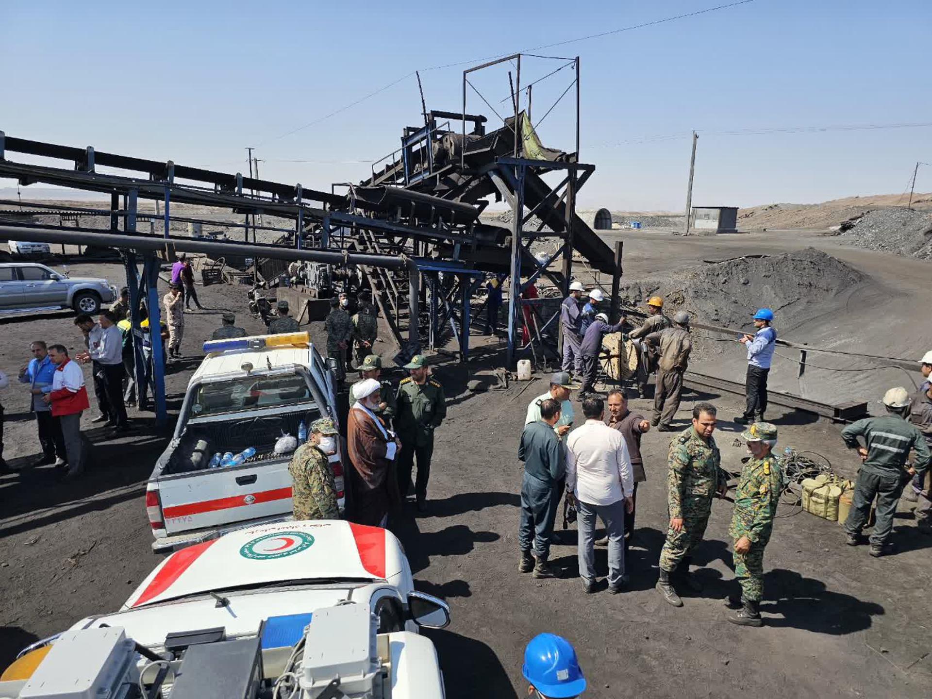 Sube a 51 la cifra de muertos en la explosión de una mina de carbón en Irán