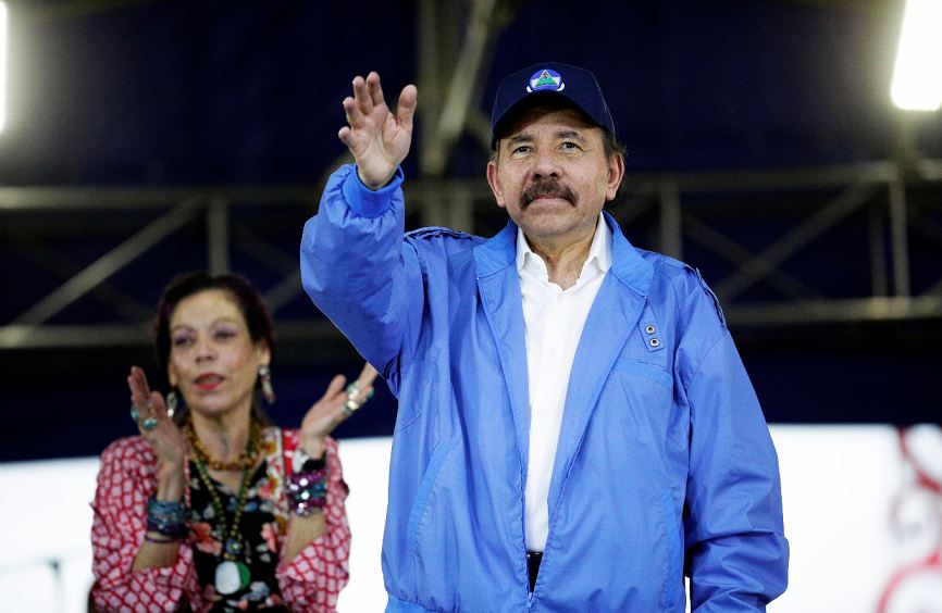 Ortega pone en “peligro” la economía con la ley que obliga a los bancos a tratar con sancionados