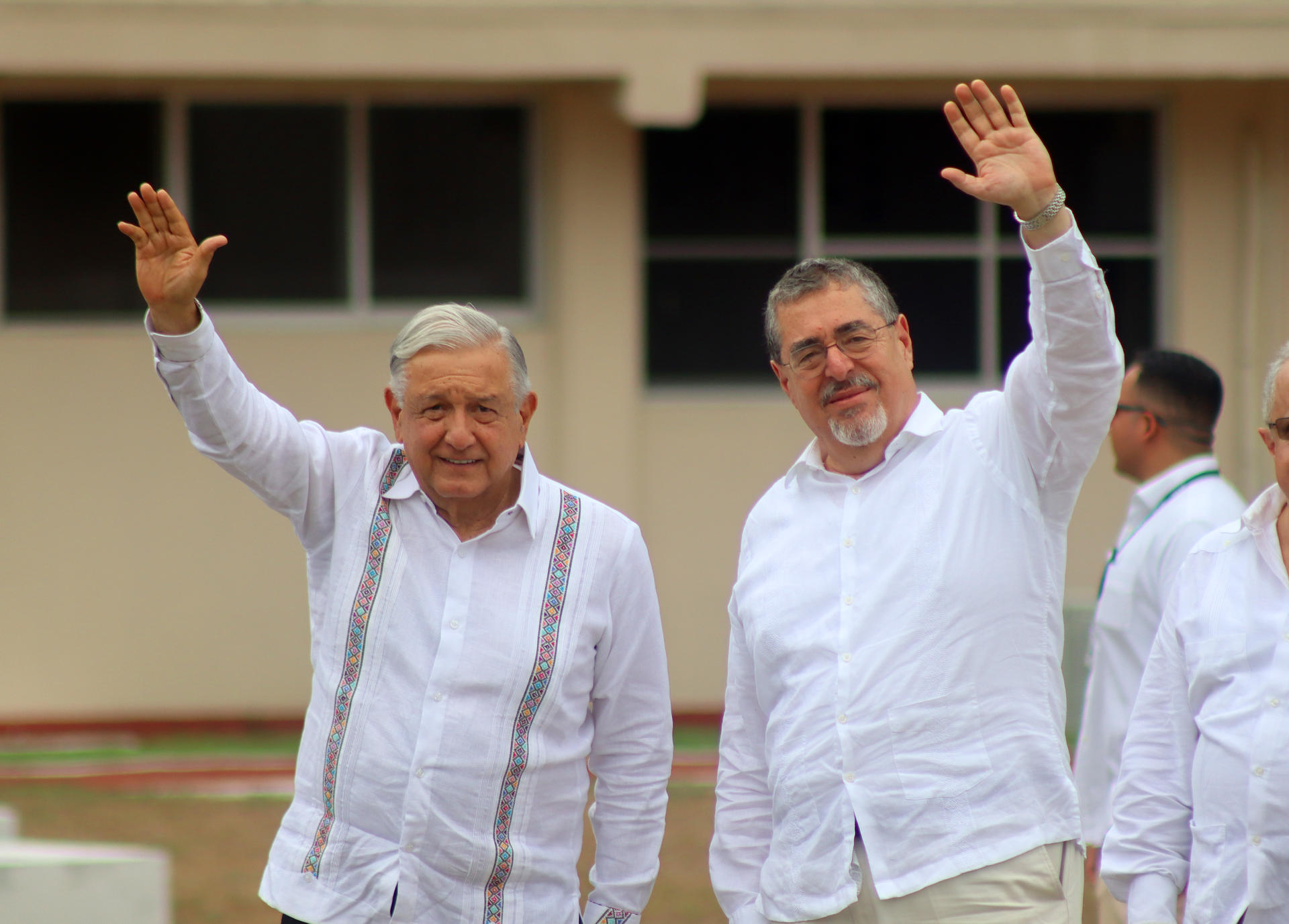 Los presidentes López Obrador y Arévalo reunidos en la frontera común