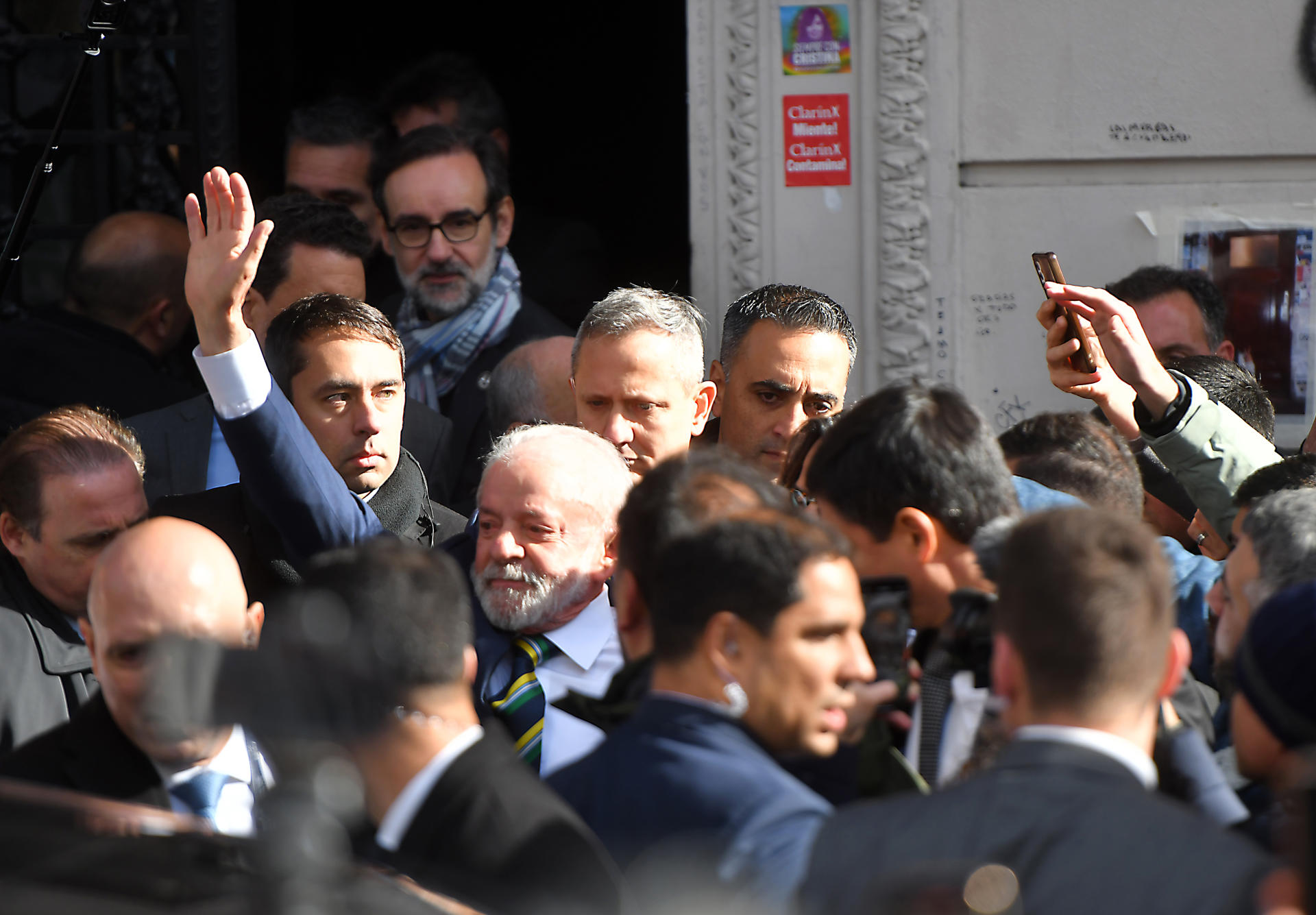 Lula llega al domicilio de Cristina Fernández donde cumple su condena en Buenos Aires