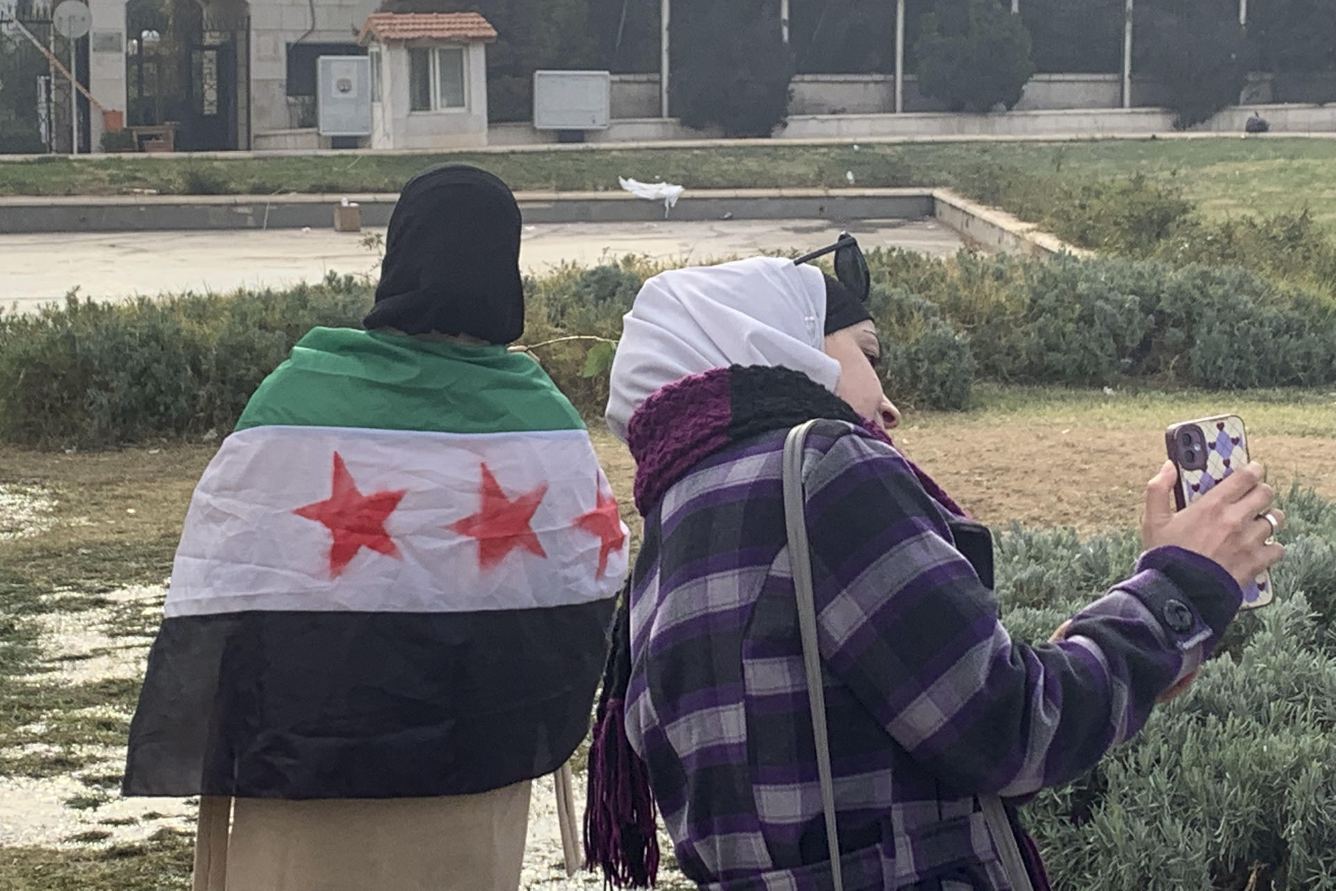 Siria cumple una semana sin Al Asad y la ONU inicia contactos directos con la transición