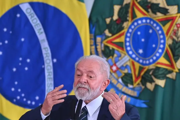 Lula prohíbe la entrada a Brasil a un consejero de Trump que pretendía visitar a Bolsonaro