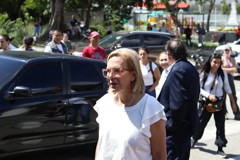 El yerno de Edmundo González Urrutia recibe la libertad plena por la amnistía en Venezuela