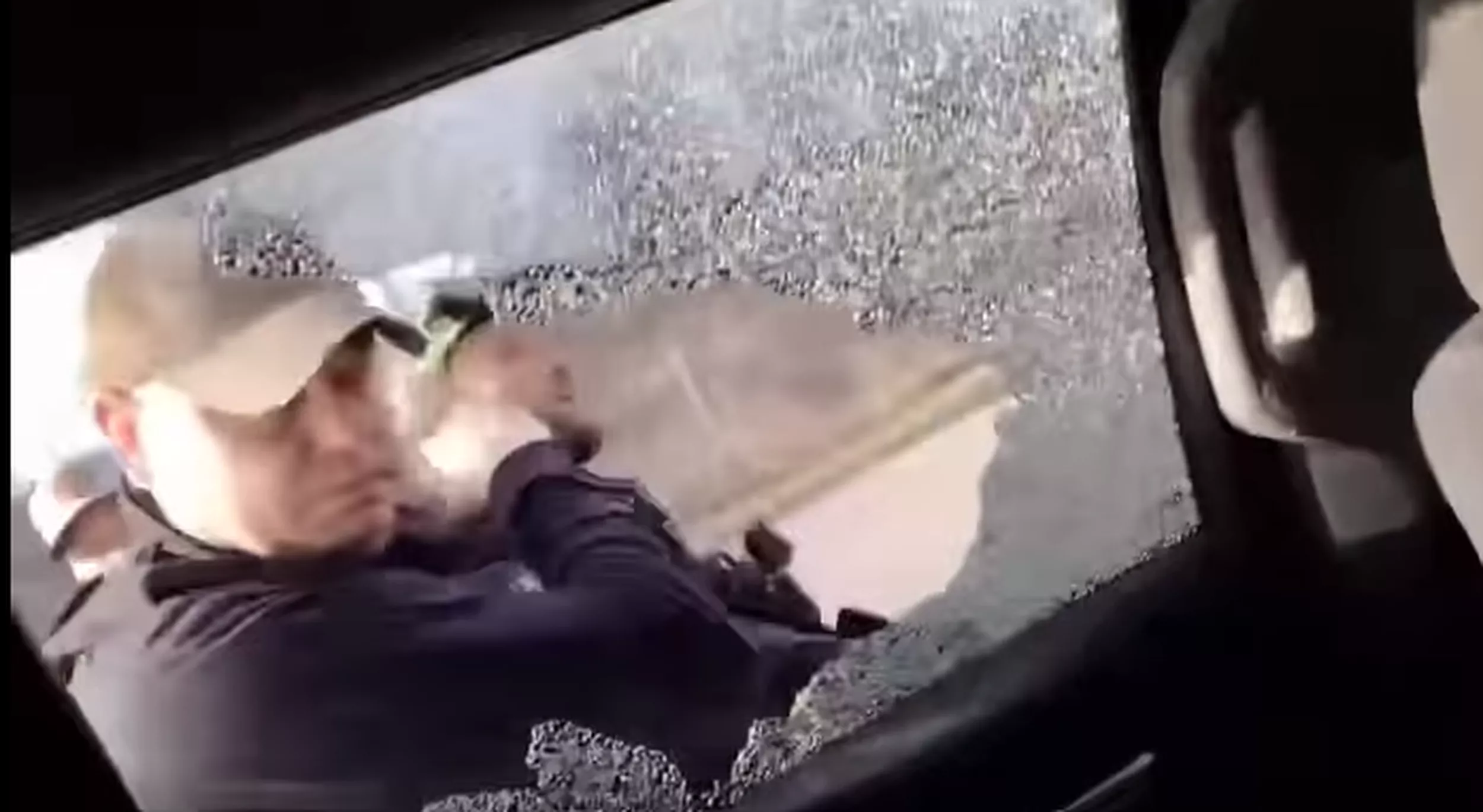 Agentes de ICE rompen ventanas de auto y detienen a migrantes nicaragüenses frente a embarazada