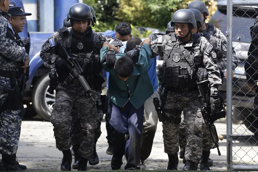 Cuatro años de estado de excepción en El Salvador: por qué se aprobó y por qué se mantiene